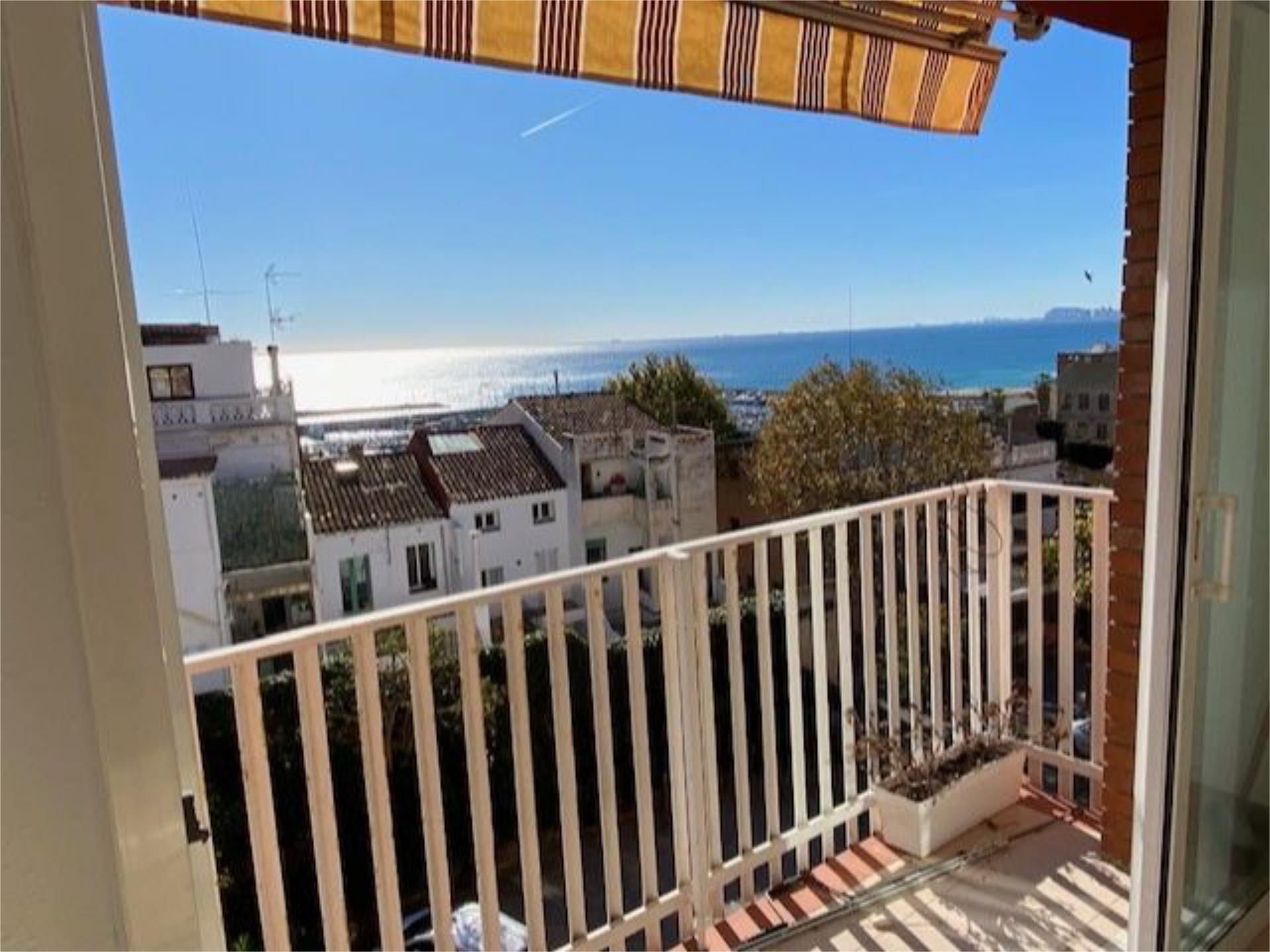 Pis en venda a Carrer 1r. de Maig, 24, Centre Vista exterior de Pis en venda en El Masnou amb Piscina i Balcó