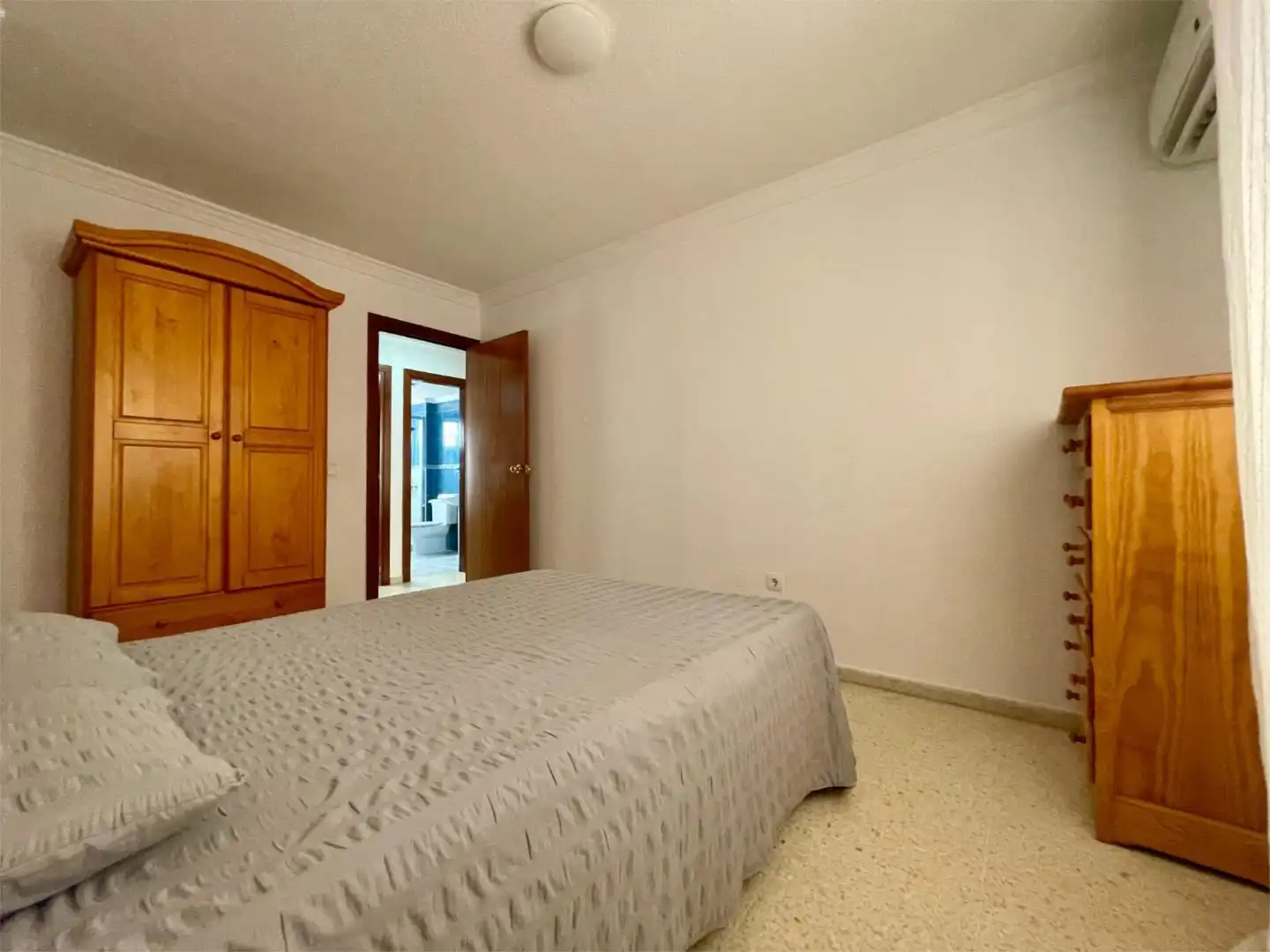 Piso en venta en Calle Rodolfo Halffter, 5, Santa Cristina - San Rafael Habitación de Piso en venta en Málaga Capital con Aire acondicionado y Terraza