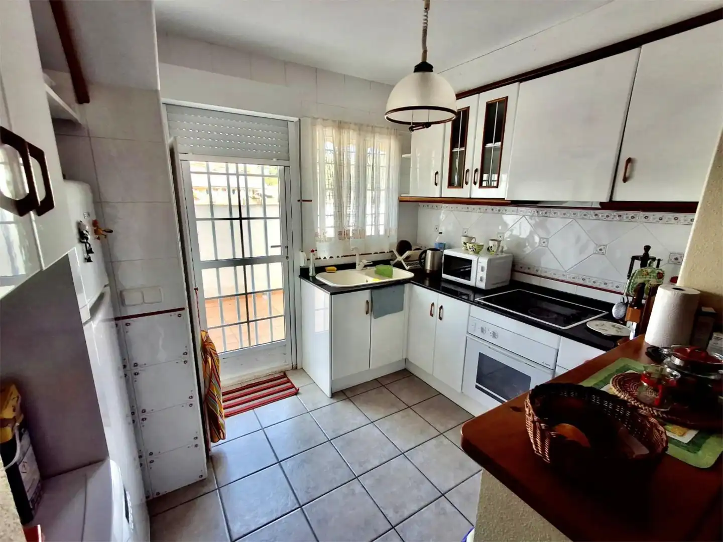 Piso en venta en Calle Alborán, 3, Aguas Nuevas Cocina de Piso en venta en Torrevieja con Aire acondicionado, Calefacción y Jardín privado