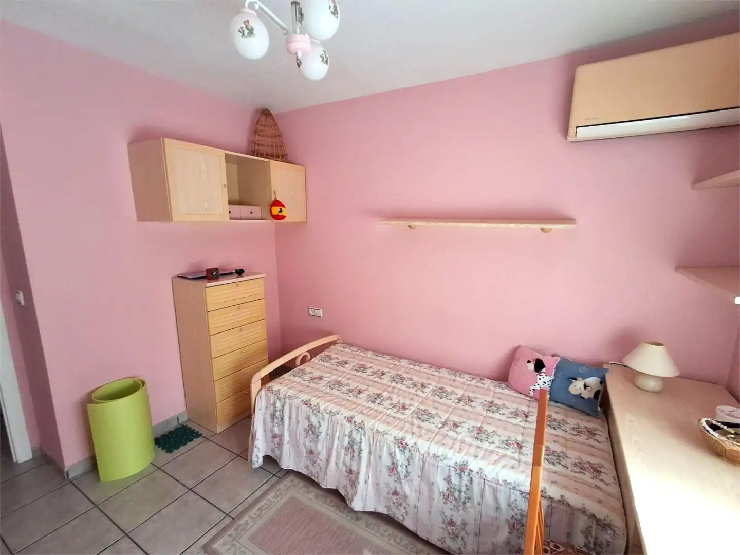 Piso en venta en Calle Alborán, 3, Aguas Nuevas Habitación de Piso en venta en Torrevieja con Aire acondicionado, Calefacción y Jardín privado