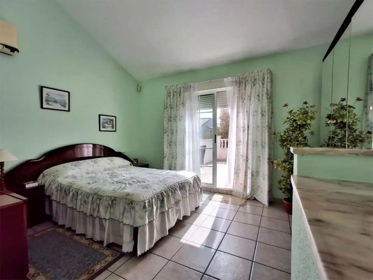 Piso en venta en Calle Alborán, 3, Aguas Nuevas Habitación de Piso en venta en Torrevieja con Aire acondicionado, Calefacción y Jardín privado