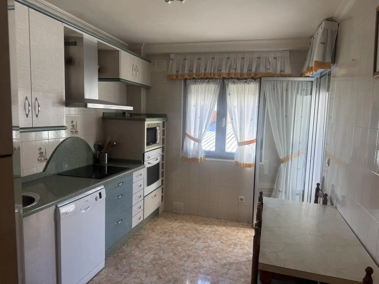Küche von Wohnung zum Verkauf in Santa María del Páramo mit Heizung, Parkett und Terrasse