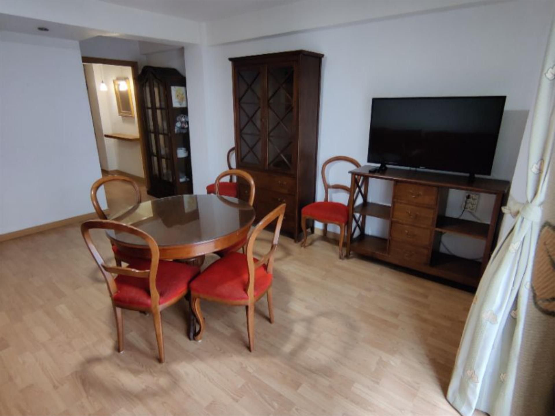 Menjador de Pis de lloguer en  Granada Capital amb Aire condicionat, Moblat i Balcó