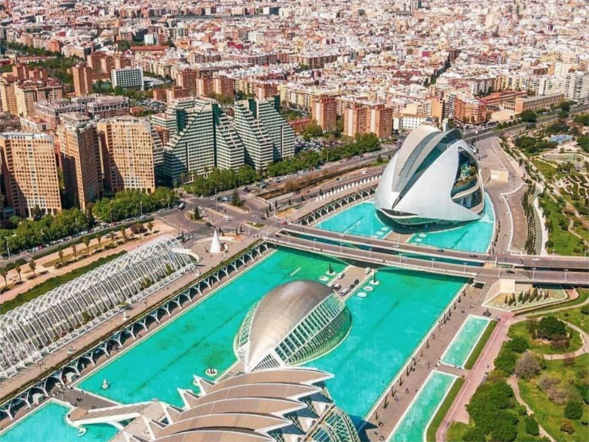 Pis en venda a Carrer de Menorca, 20, Penya - Roja - Avda. Francia Vista exterior de Pis en venda en  Valencia Capital amb Aire condicionat, Calefacció i Jardí privat