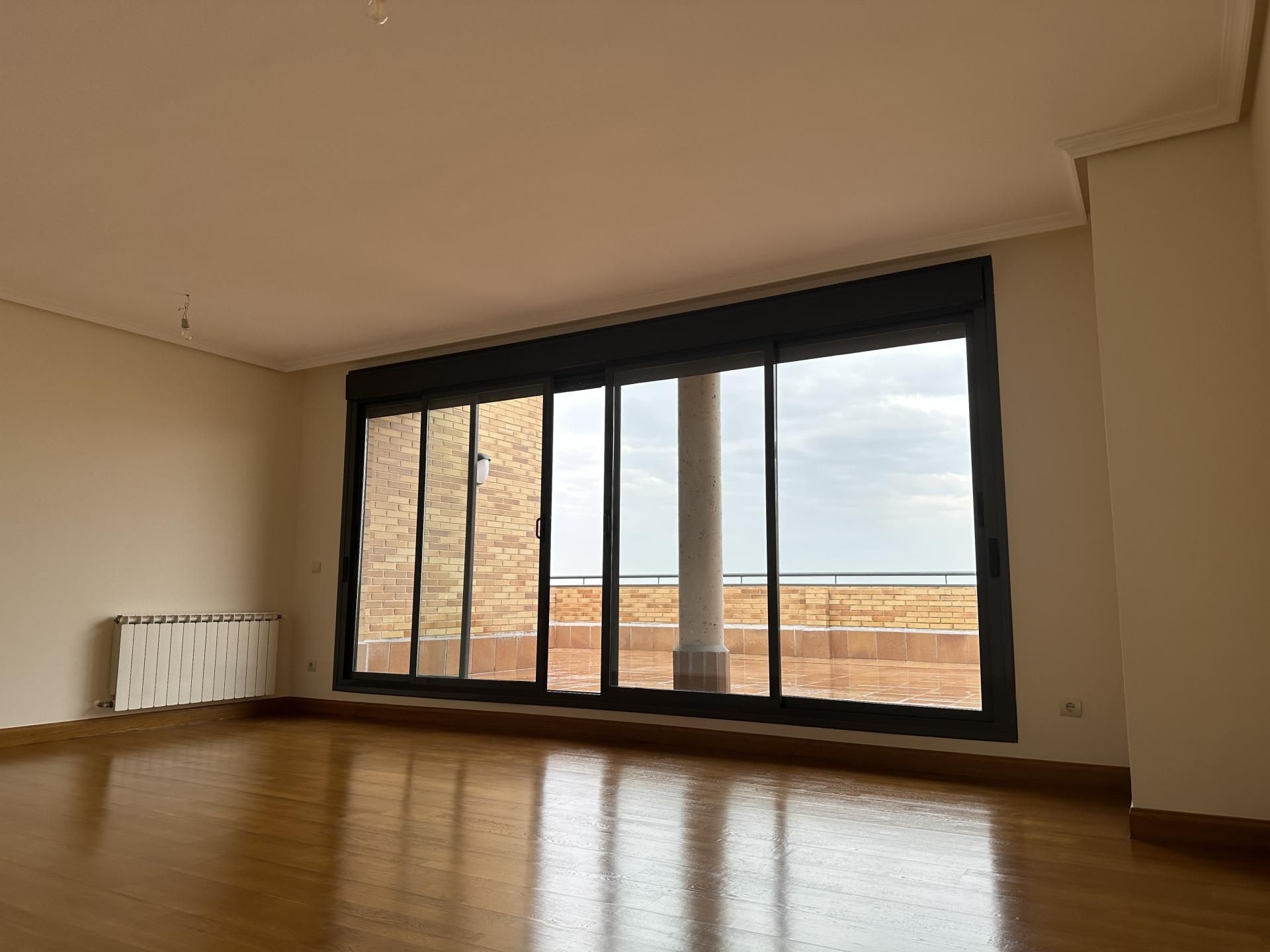 Sala d'estar de Àtic en venda en Parla amb Aire condicionat, Calefacció i Jardí privat
