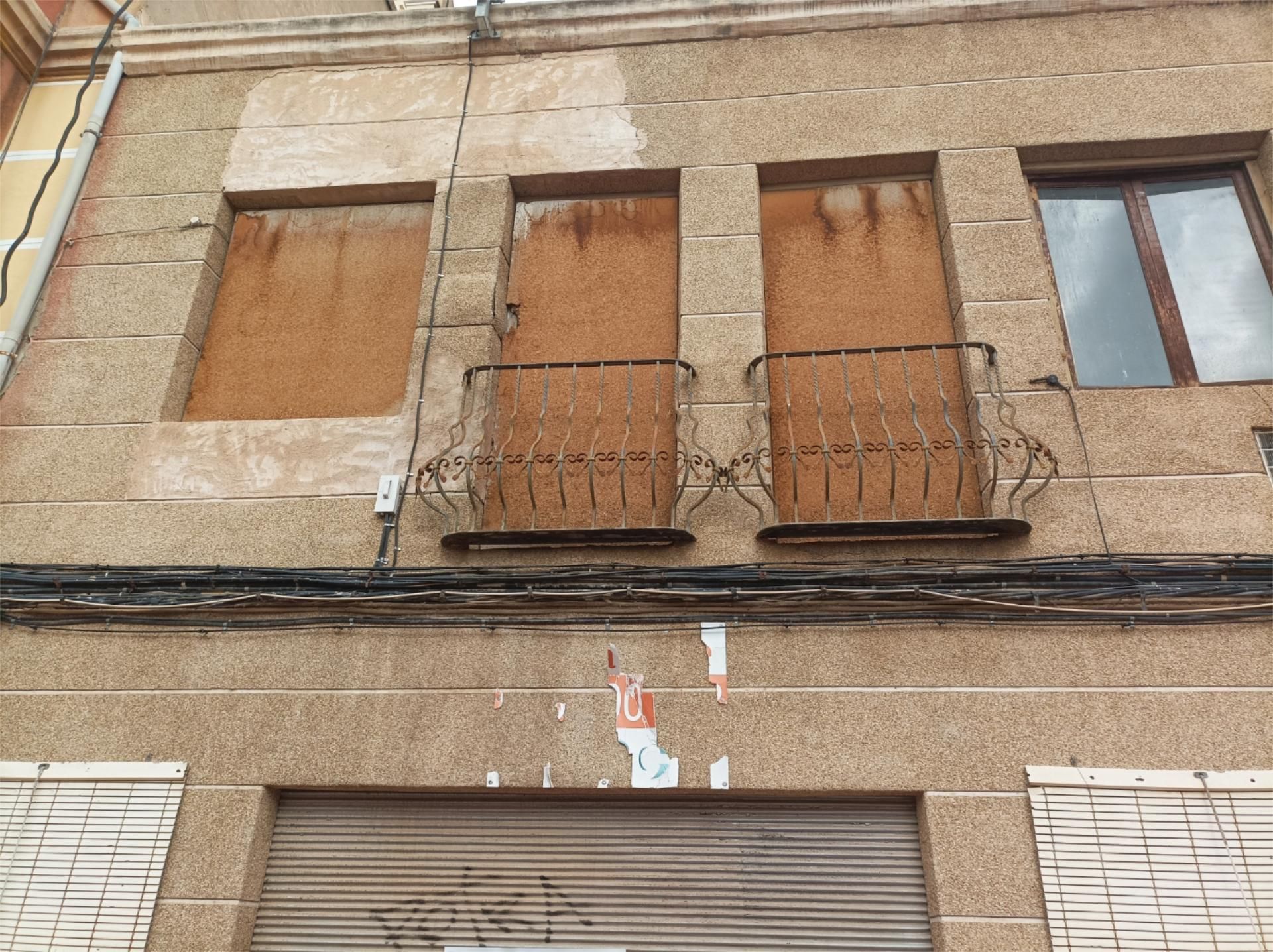 Vista exterior de Casa adosada en venda en Elda amb Terrassa i Balcó