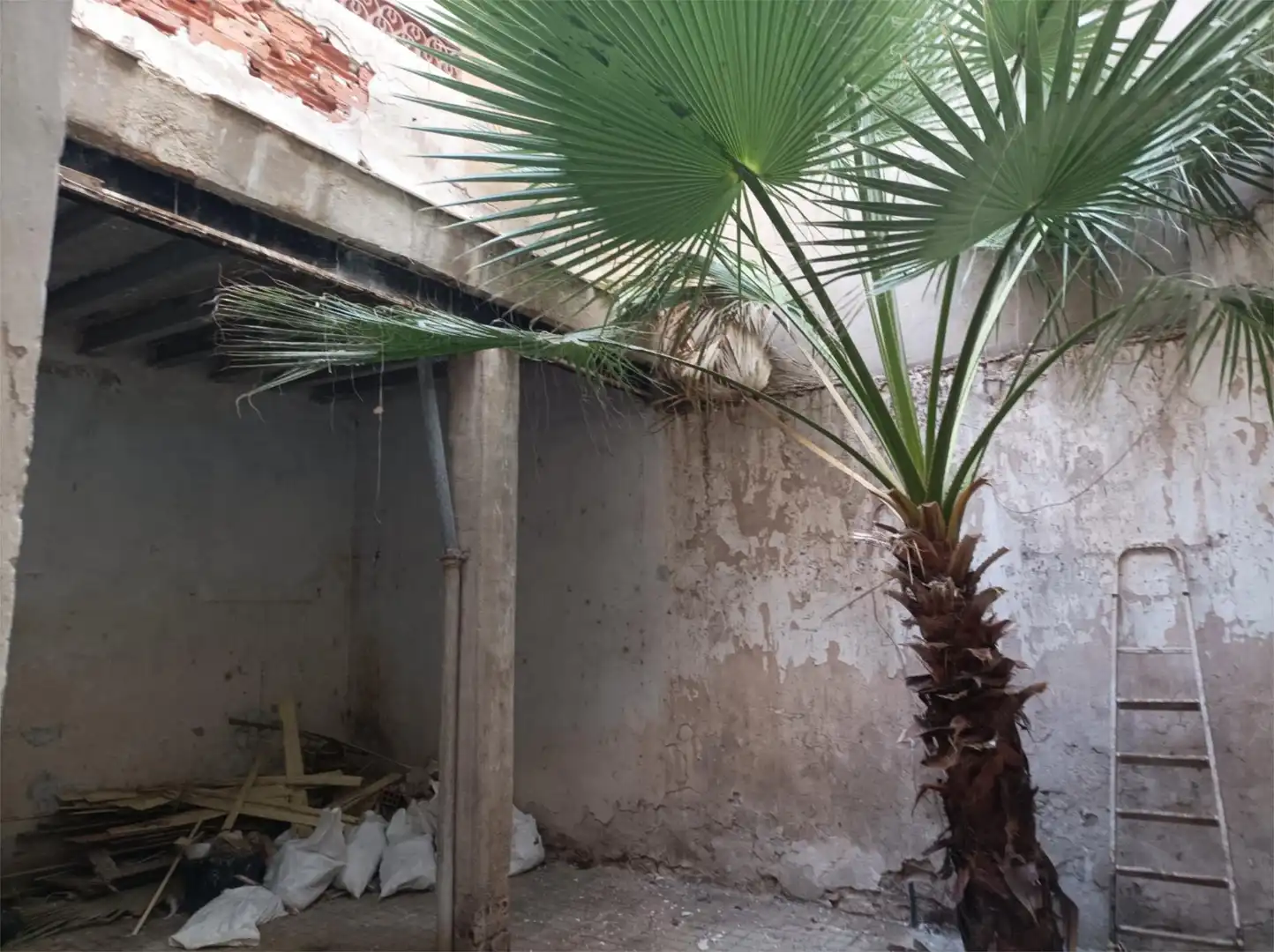 Casa adosada en venda a Calle Reyes Católicos, 30, Plaza Castelar - Mercado Central Casa adosada en venda en Elda amb Terrassa i Balcó