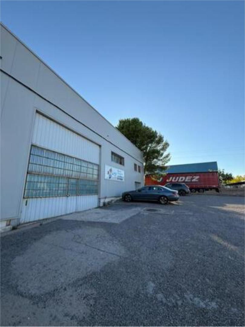 Nau industrial de lloguer a Augusta Golf - La Charluca
