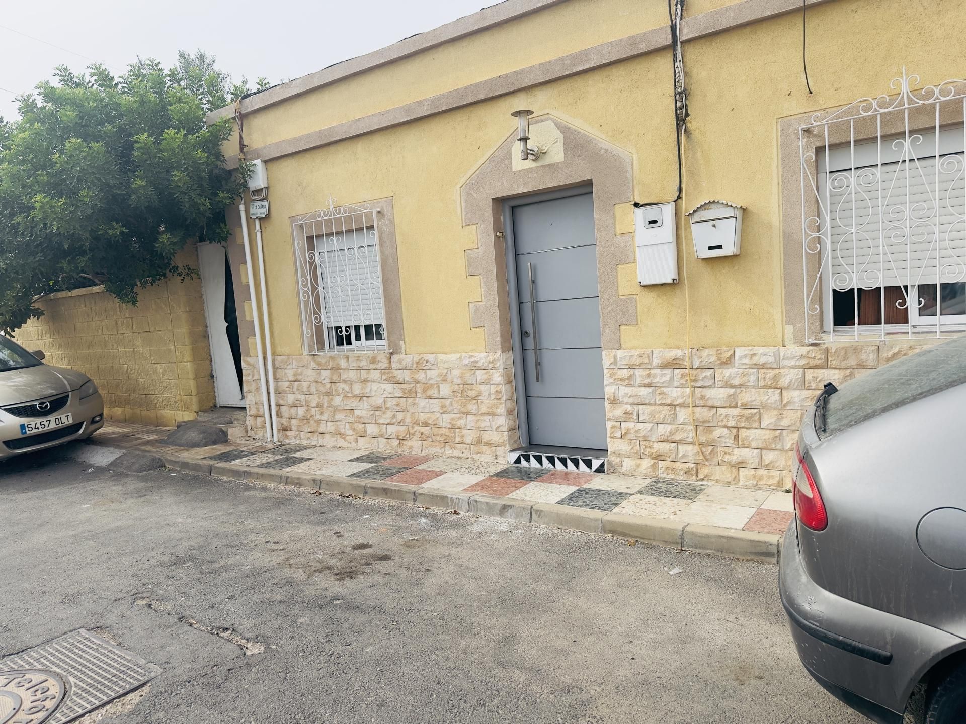 Vista exterior de Casa adosada en venda en  Almería Capital amb Aire condicionat, Jardí privat i Traster