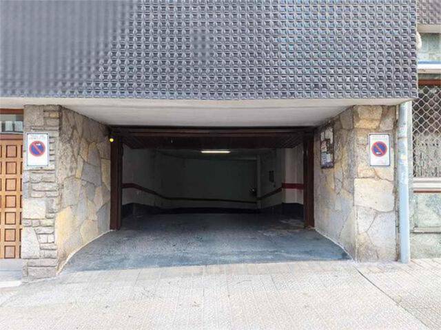 Garaje en Alquiler en Centro Urbano - Hirigunea