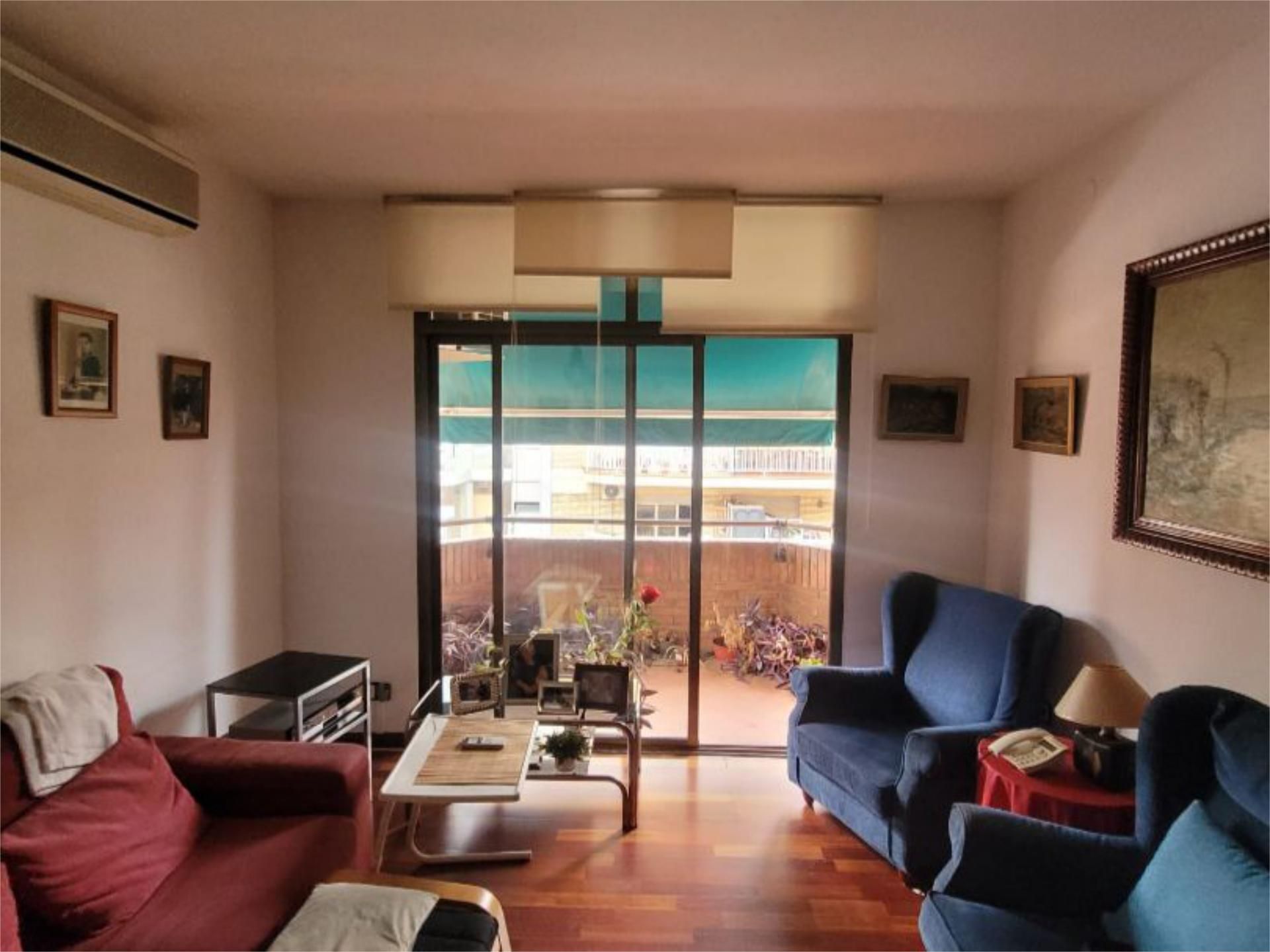 Living room of Flat for sale in Cerdanyola del Vallès  with Air Conditioner, Terrace and Balcony