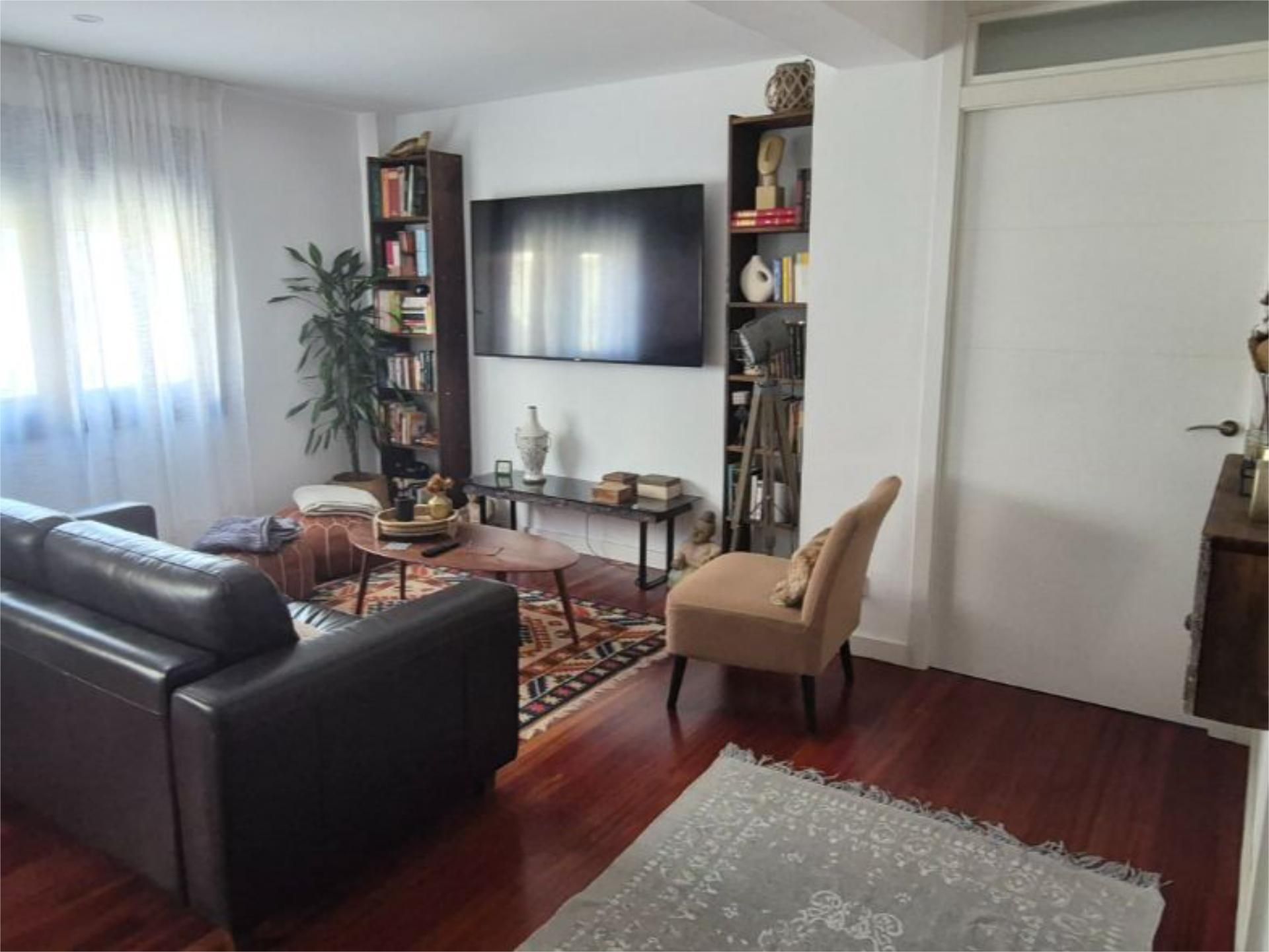 Living room of Flat to rent in Moaña  with Heating, Parquet flooring and Terrace
