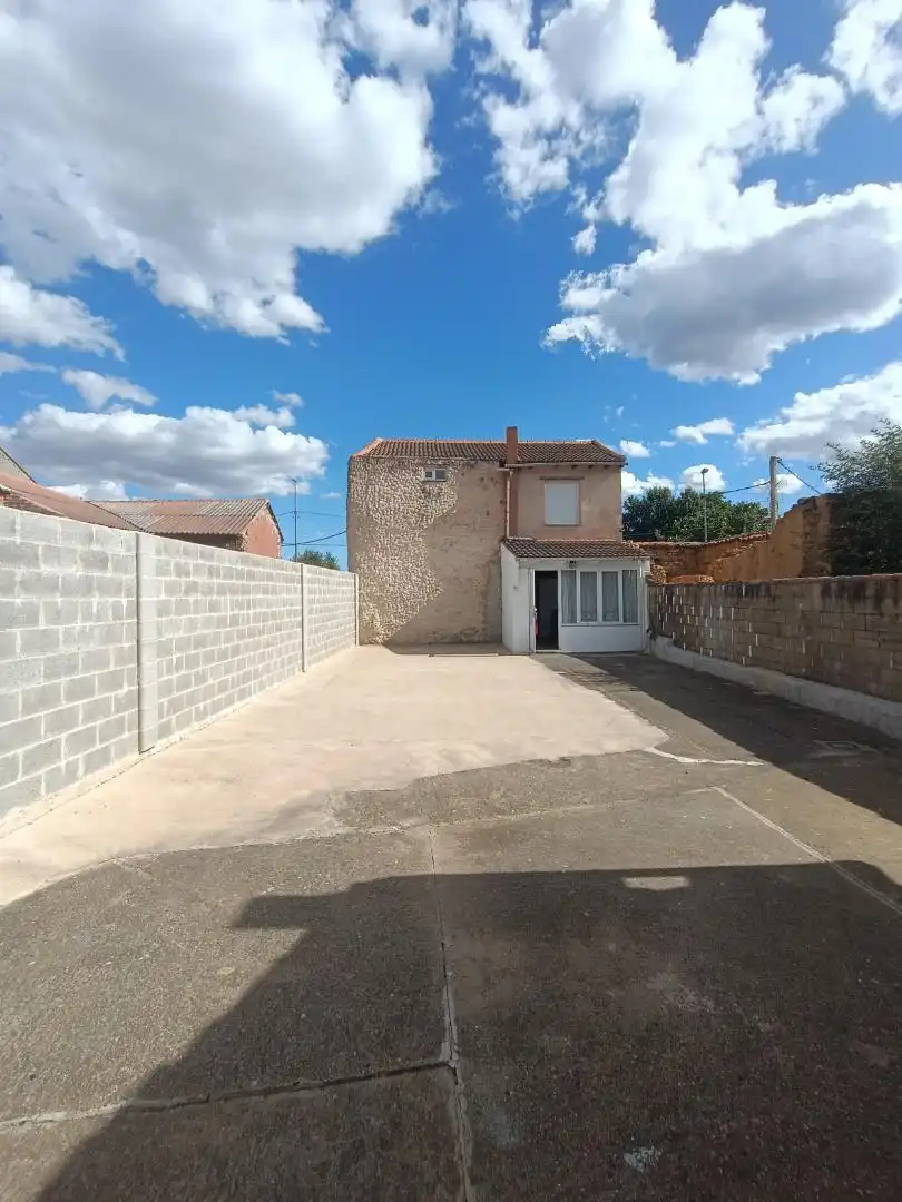 Casa o xalet en venda a Calle Real, 18, Quintana y Congosto Vista exterior de Casa o xalet en venda en Quintana y Congosto amb Jardí privat, Parquet i Traster