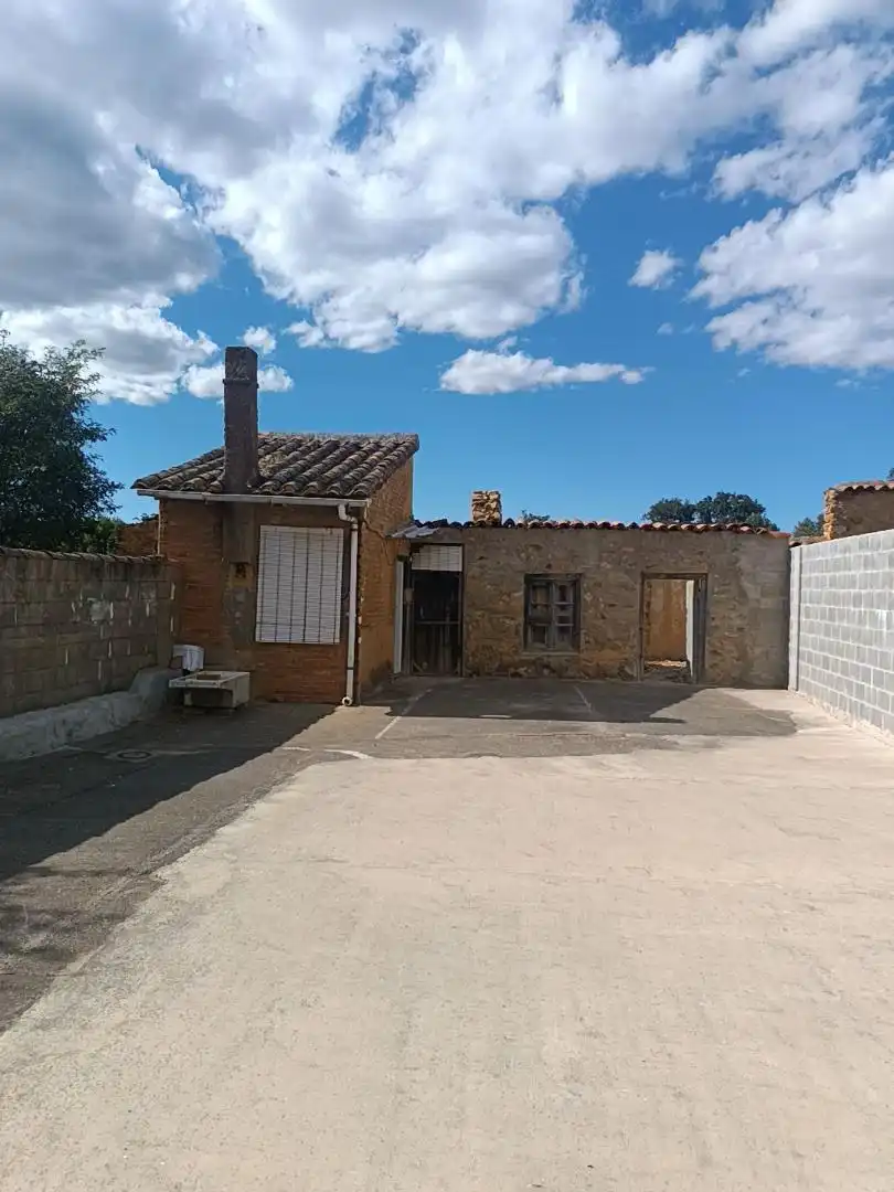 Casa o xalet en venda a Calle Real, 18, Quintana y Congosto Vista exterior de Casa o xalet en venda en Quintana y Congosto amb Jardí privat, Parquet i Traster