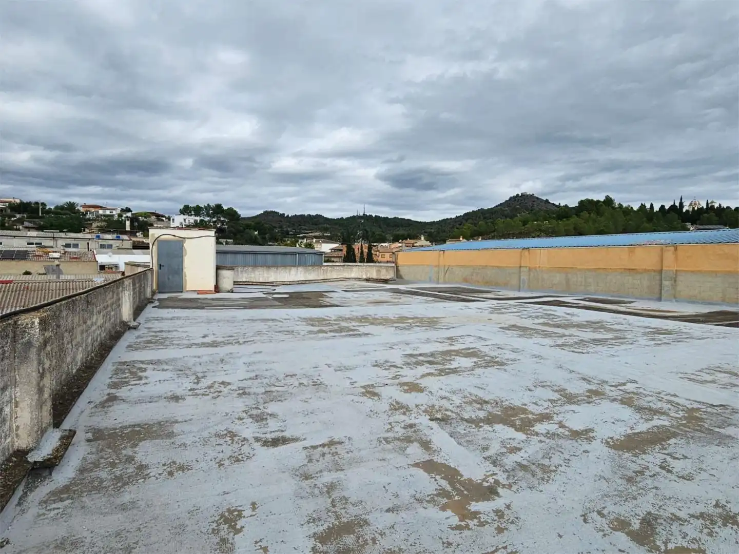 Vista exterior de Nave industrial de alquiler en La Llosa de Ranes