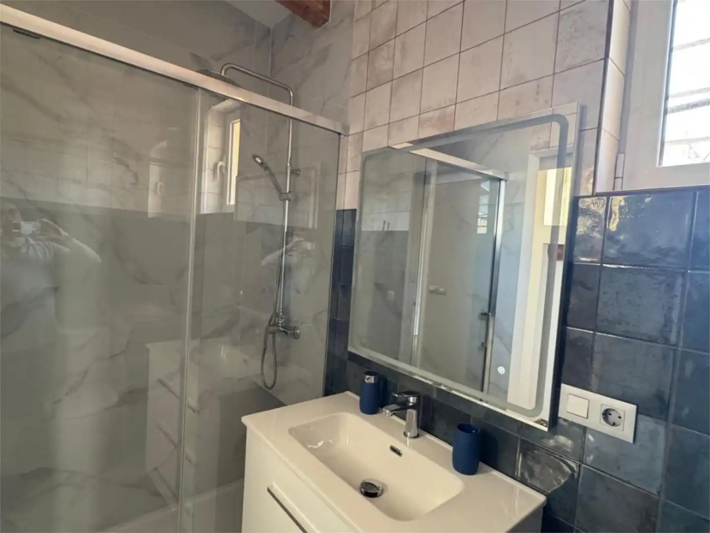 Wohnung zur Miete in Carrer D'en Bou, 8, El Mercat Badezimmer von Wohnung zur Miete in Valencia Capital mit Klimaanlage und Terrasse