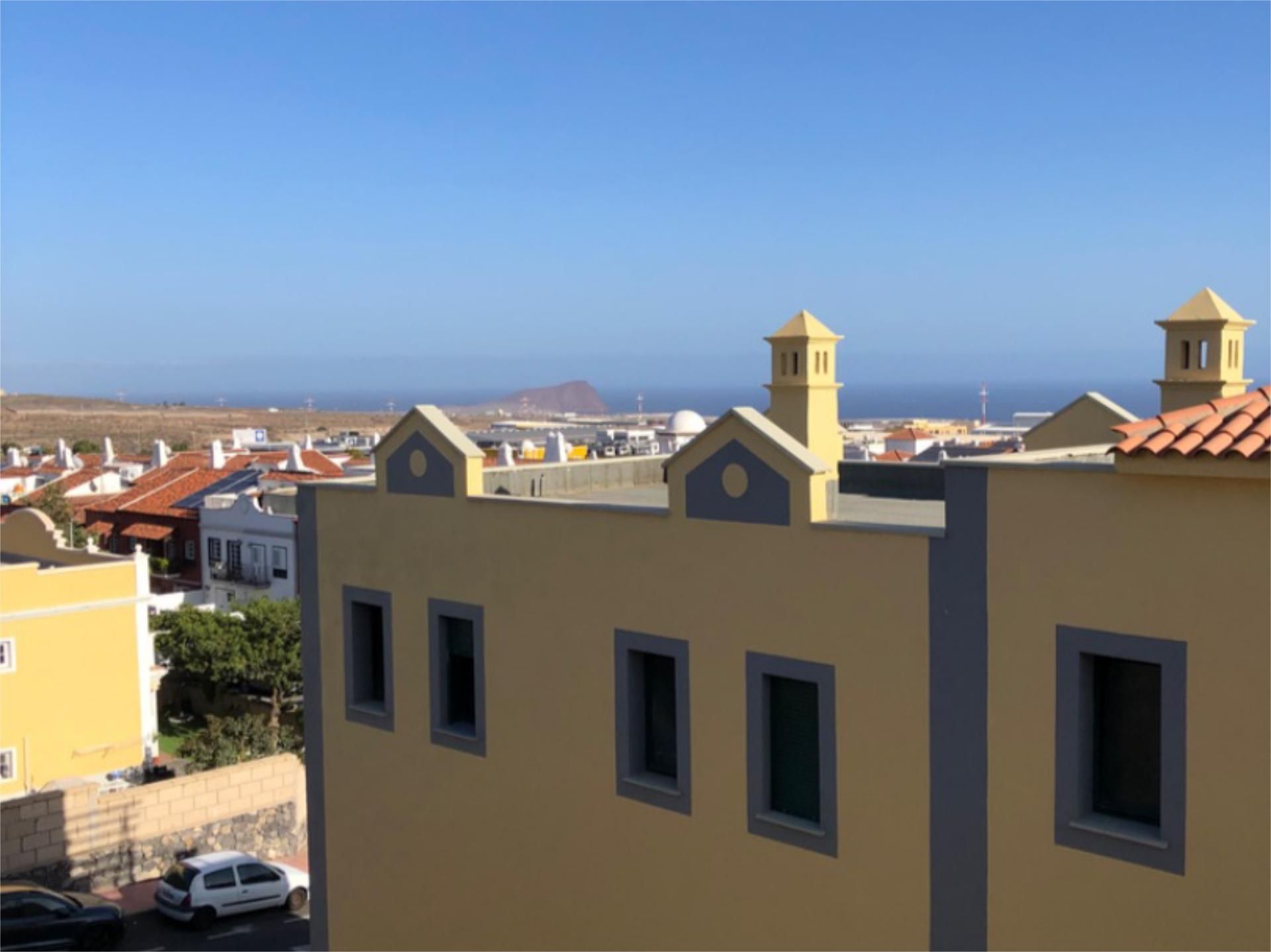 Exterior view of Single-family semi-detached for sale in San Miguel de Abona  with Terrace, Swimming Pool and Balcony
