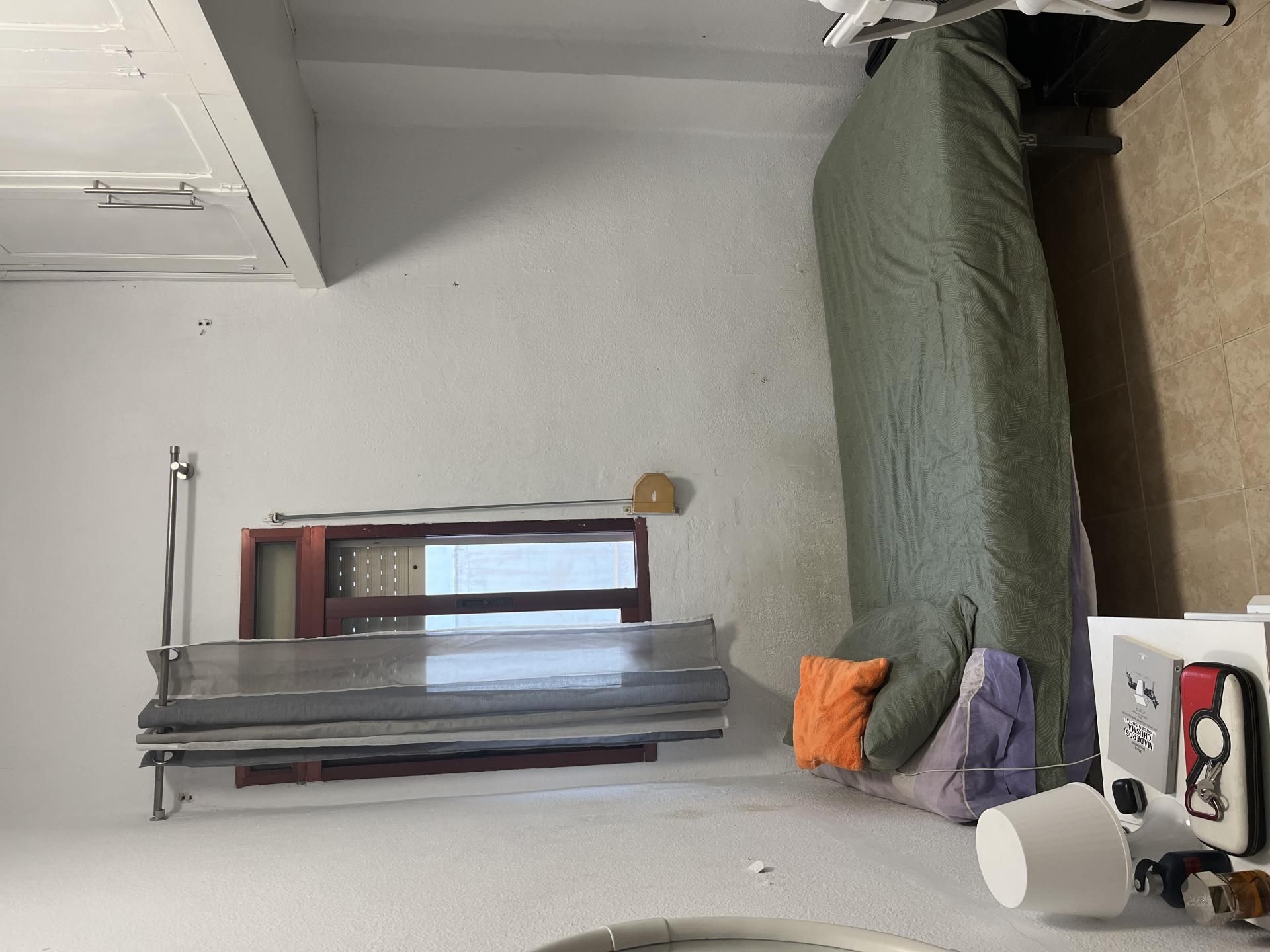 Bedroom of Flat to share in  Valencia Capital  with Heating and Furnished