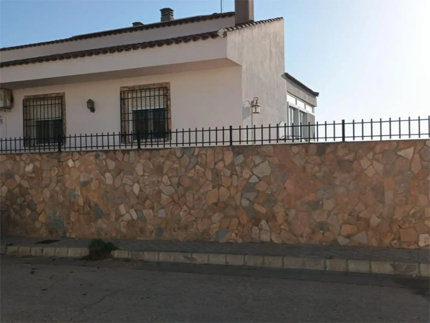 Piso en venta en Avenida de la Paz, 13, Motilleja Vista exterior de Piso en venta en Motilleja con Aire acondicionado, Calefacción y Jardín privado
