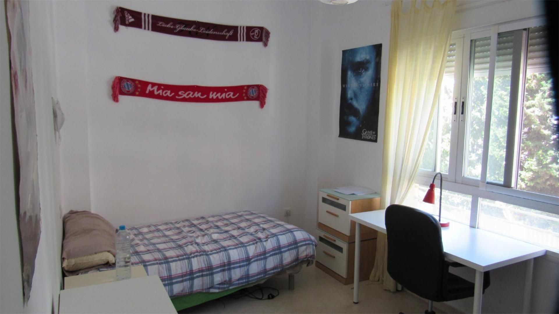 Habitación de Piso para compartir en  Sevilla Capital con Aire acondicionado y Amueblado
