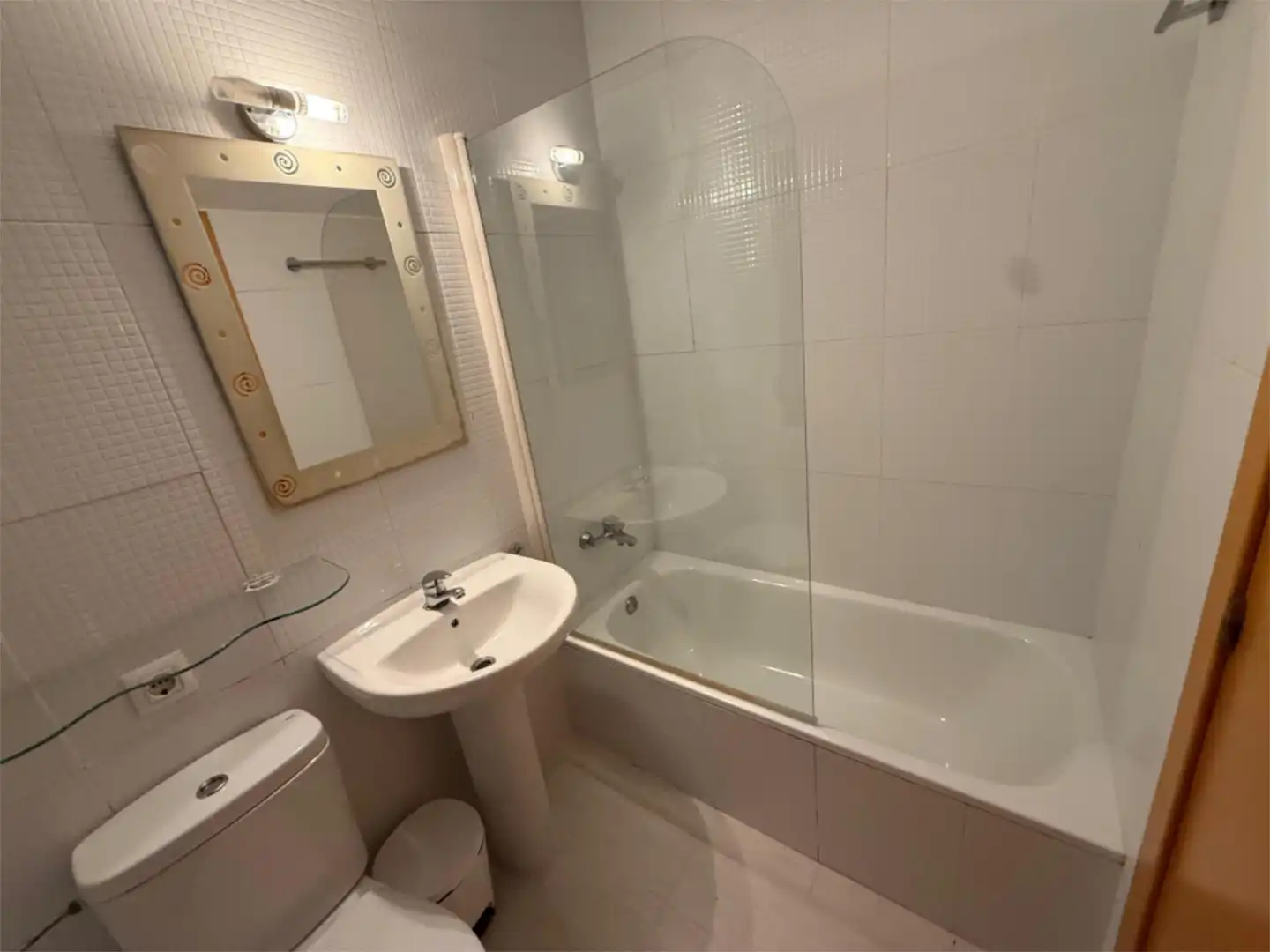 Piso en venta en Carrer de Sant Pere, 74, Vila de Palafrugell Baño de Piso en venta en Palafrugell con Terraza, Piscina y Balcón