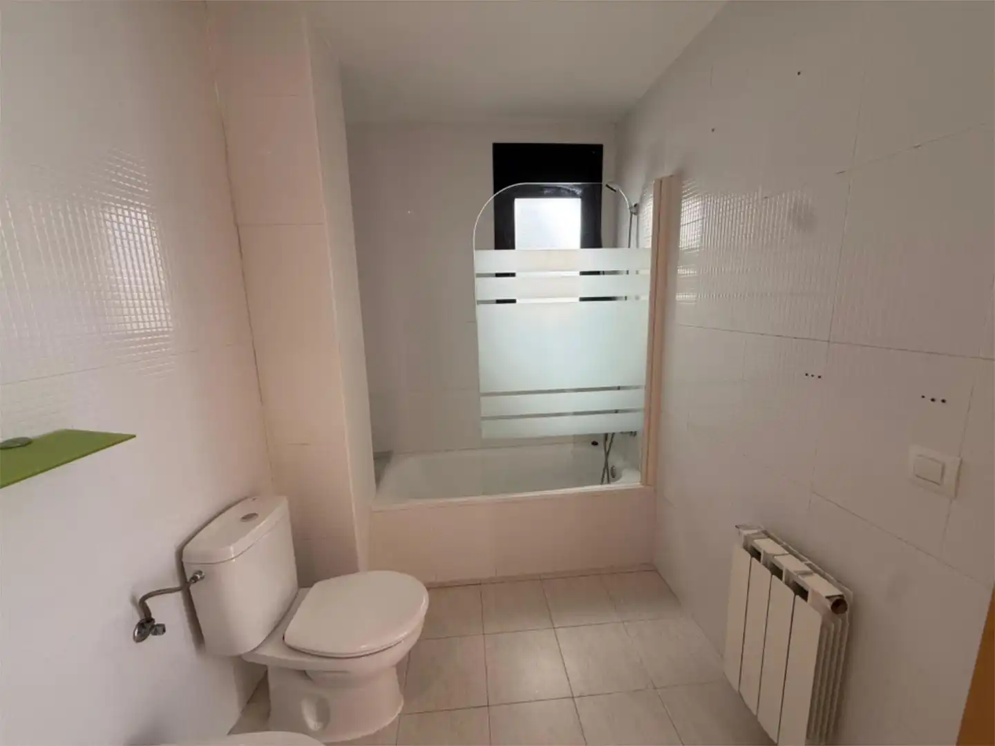 Piso en venta en Carrer de Sant Pere, 74, Vila de Palafrugell Baño de Piso en venta en Palafrugell con Terraza, Piscina y Balcón