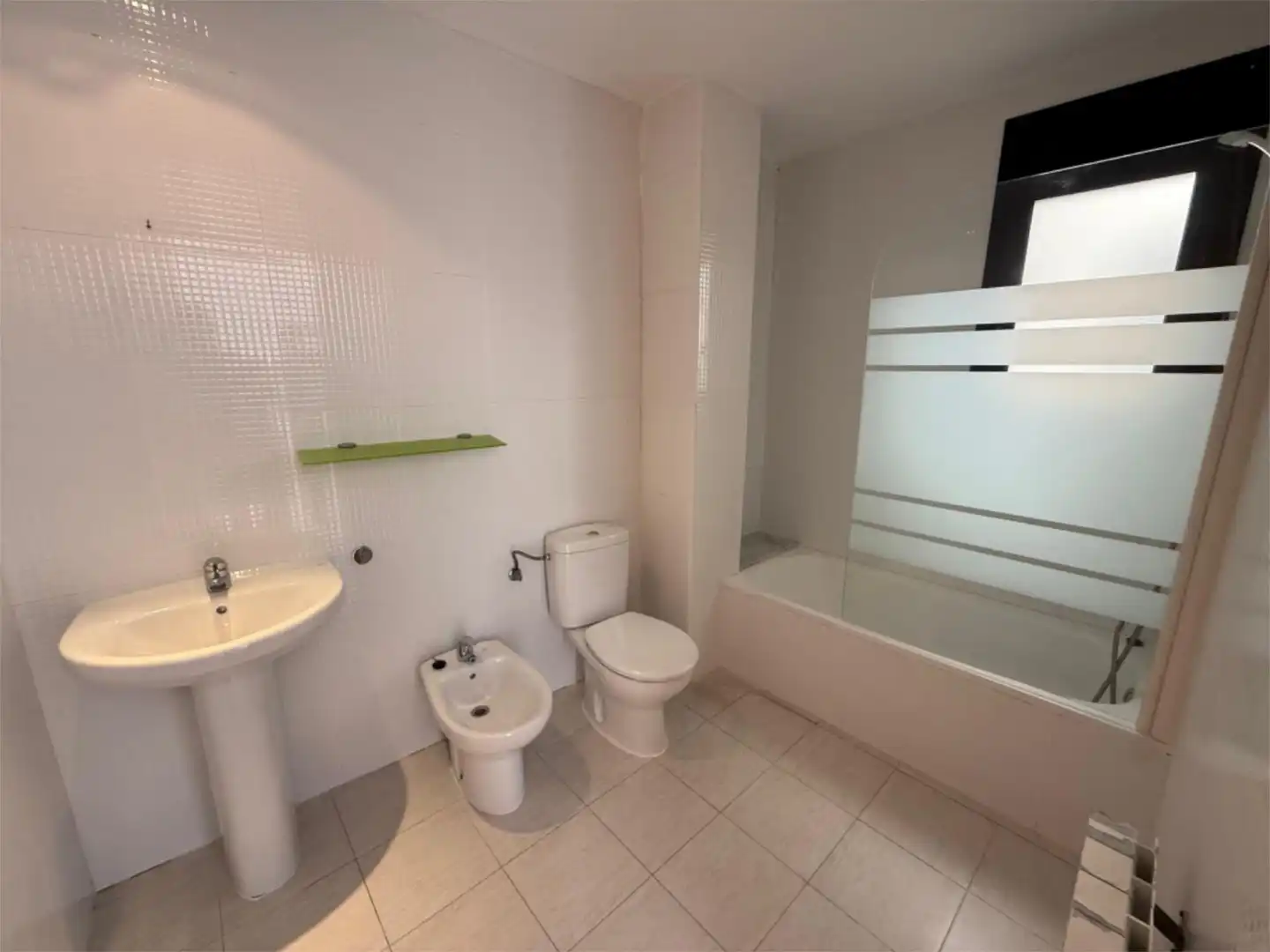 Piso en venta en Carrer de Sant Pere, 74, Vila de Palafrugell Baño de Piso en venta en Palafrugell con Terraza, Piscina y Balcón
