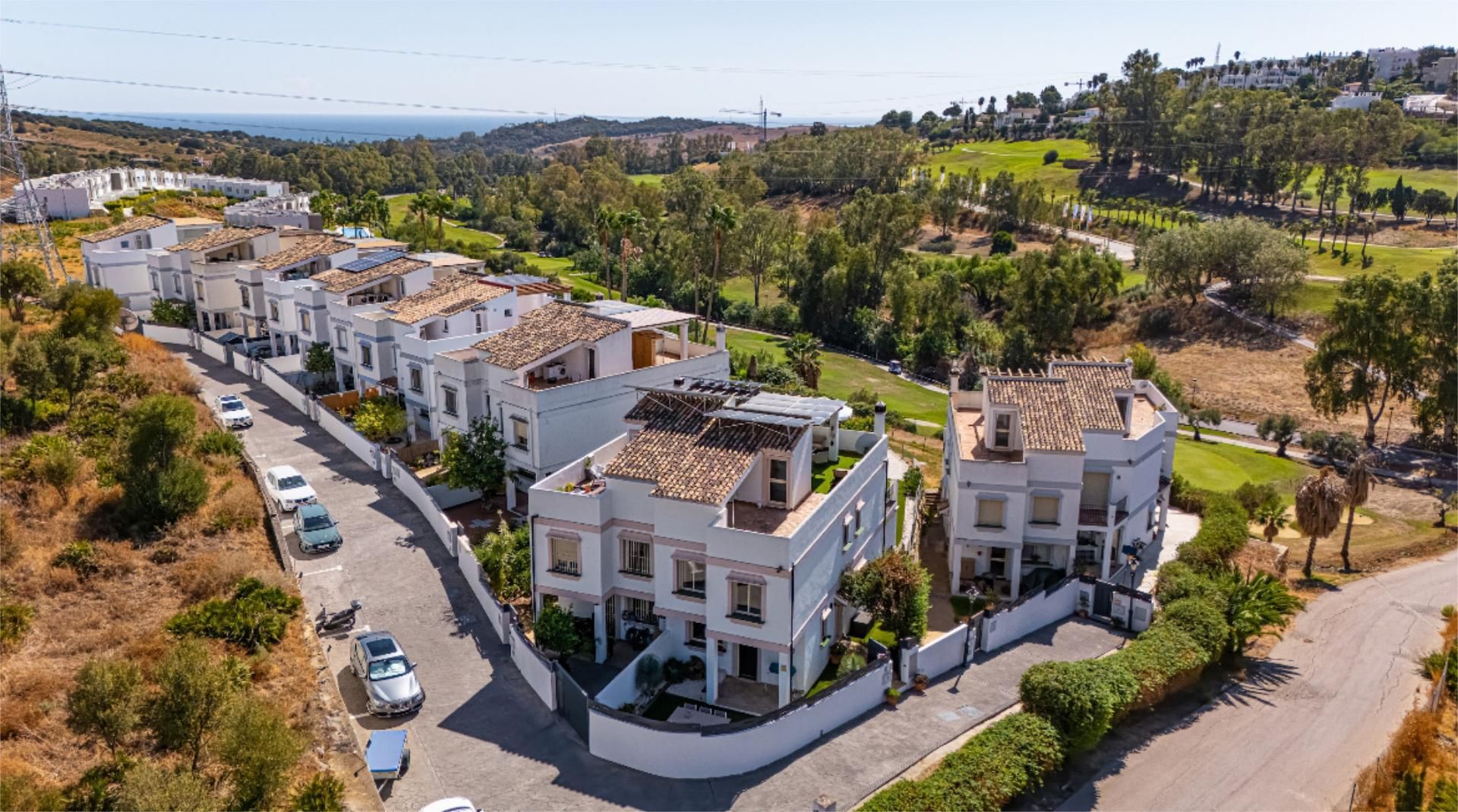 Vista exterior de Casa o xalet en venda en Estepona amb Aire condicionat, Calefacció i Jardí privat