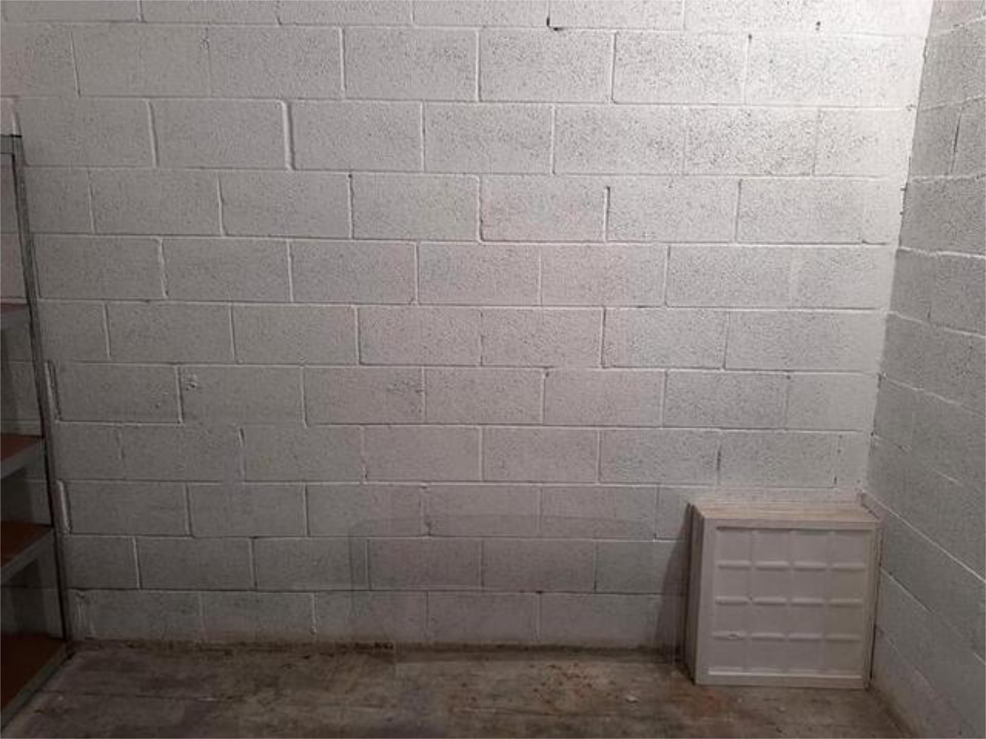Box room to rent in Dos Hermanas
