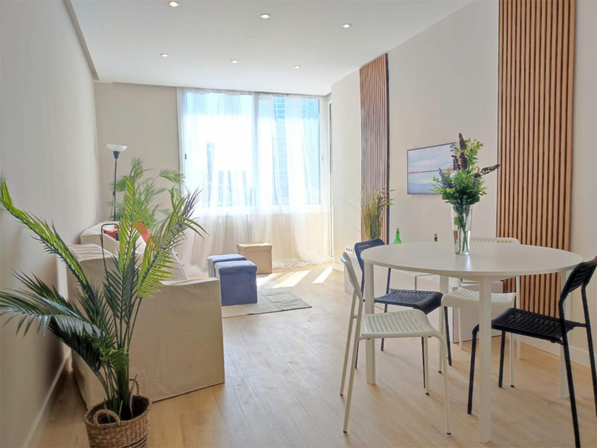 Sala de estar de Piso en venta en L'Hospitalet de Llobregat con Aire acondicionado y Terraza