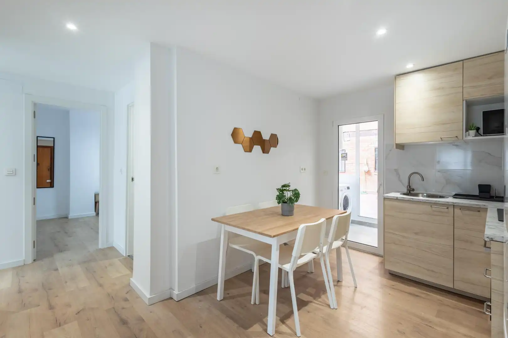 Zimmer in Plaza Poeta Garcilaso de la Vega, Joaquina Eguaras Esszimmer von Erdgeschoss zur untervermieten in Granada mit Heizung, Parkett und Terrasse