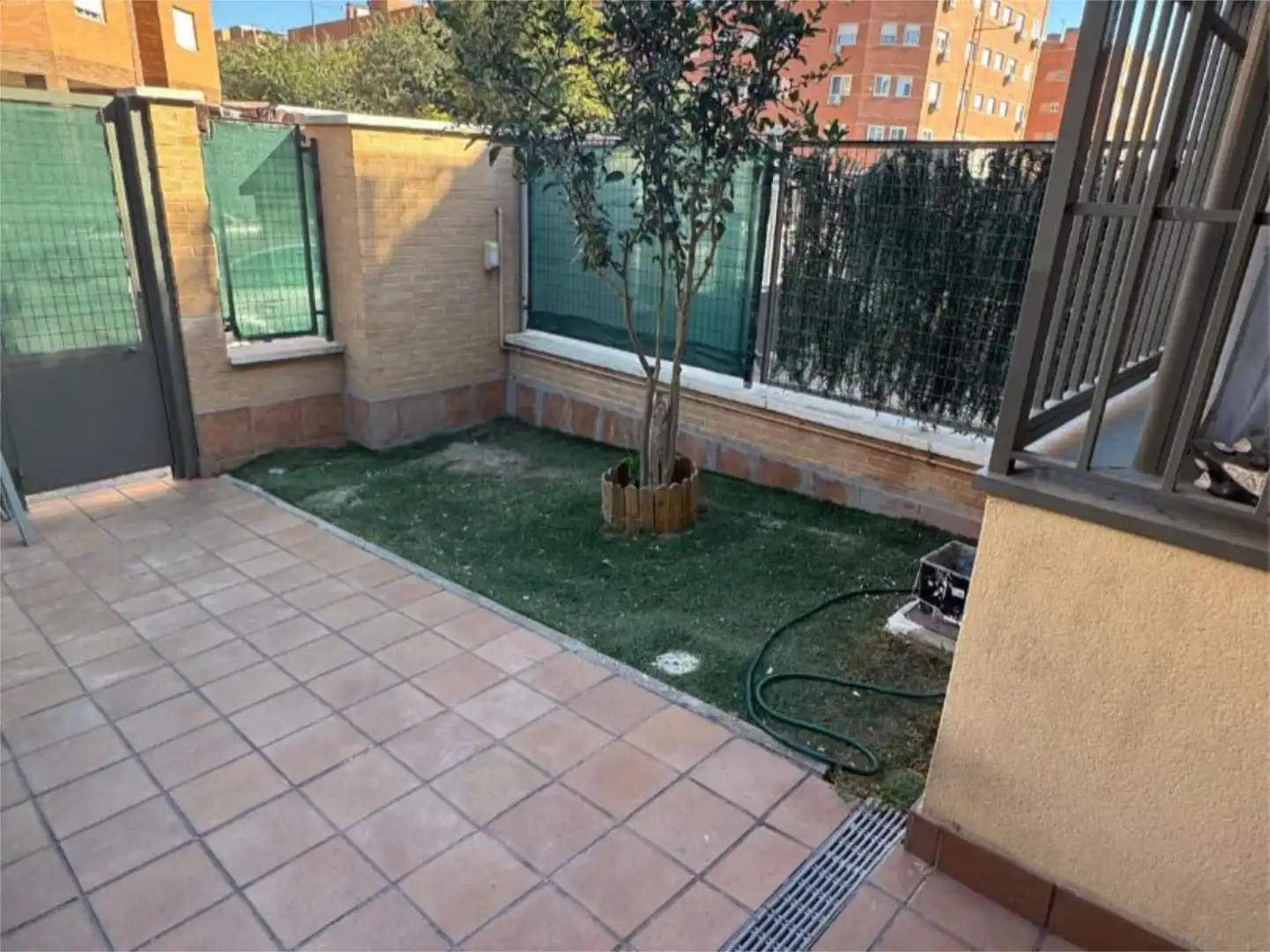 Piso en venta en Calle del Planeta Urano, 2, Parla Este Jardín de Piso en venta en Parla con Aire acondicionado, Terraza y Piscina