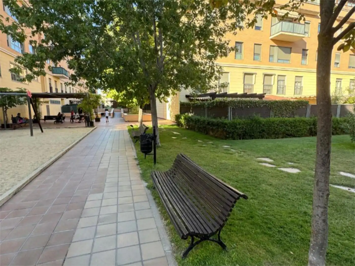 Piso en venta en Calle del Planeta Urano, 2, Parla Este Vista exterior de Piso en venta en Parla con Aire acondicionado, Terraza y Piscina