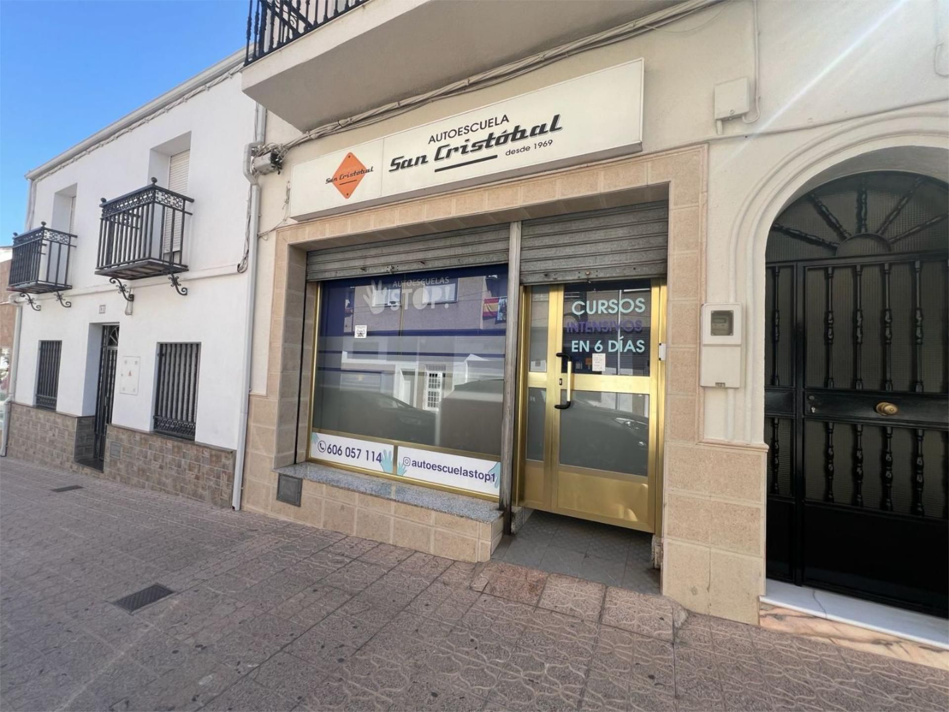 Premises for sale in Mengíbar  with Air Conditioner and Furnished