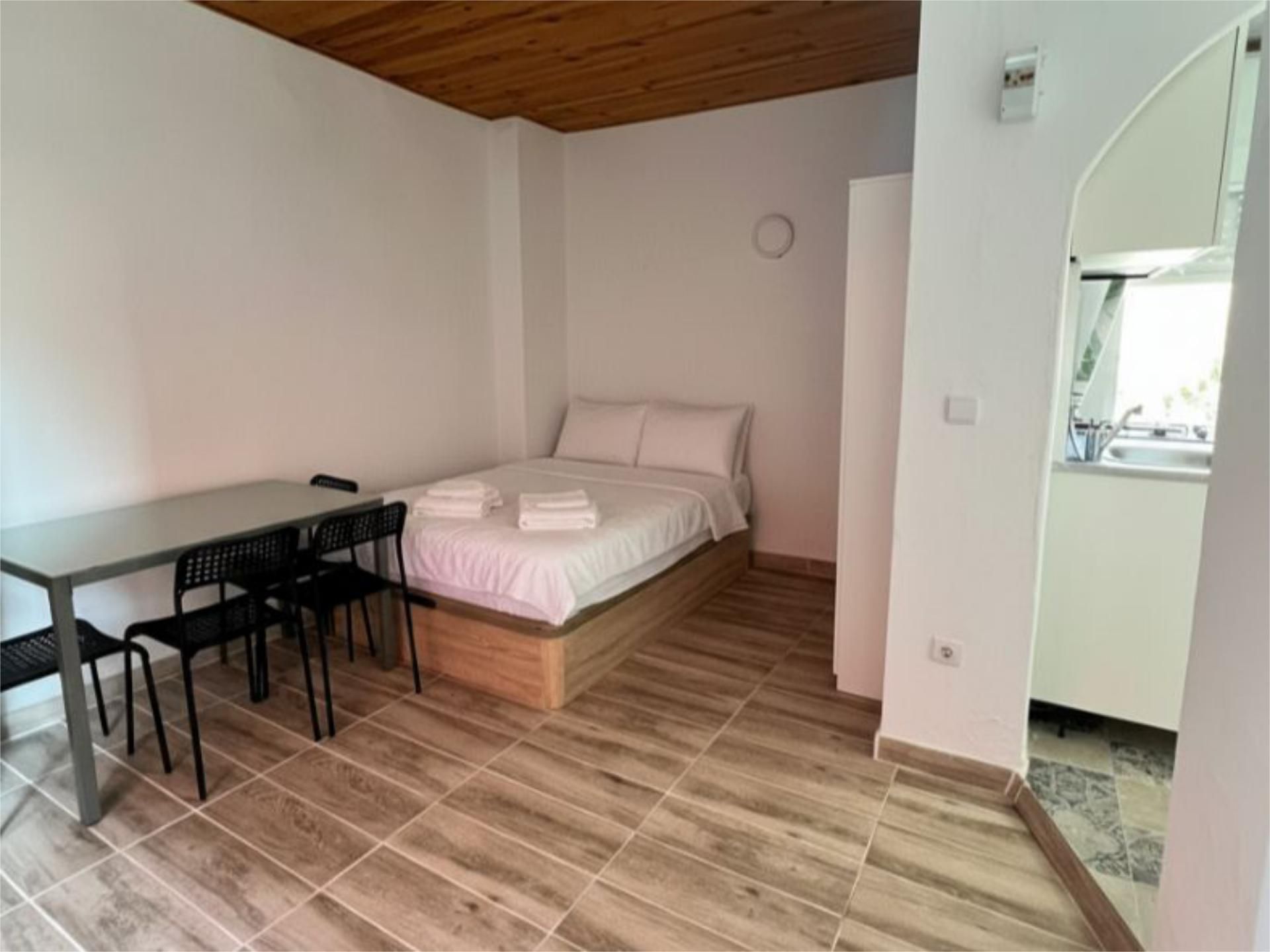Habitación de Piso de alquiler en  Valencia Capital con Terraza y Amueblado