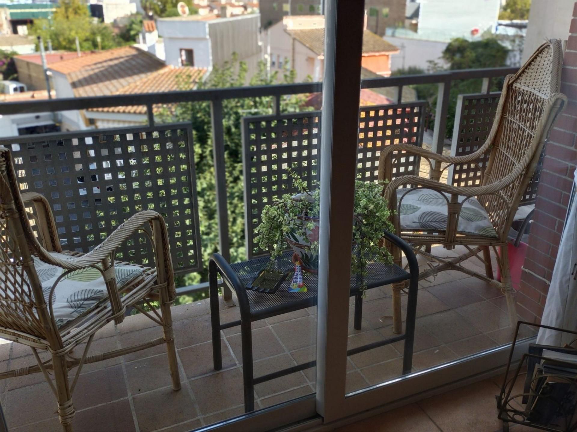 Terraza de Piso para compartir en Deltebre con Aire acondicionado, Calefacción y Trastero