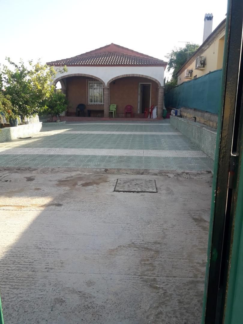 Aparcament de Casa o xalet en venda en Dos Hermanas amb Aire condicionat i Terrassa