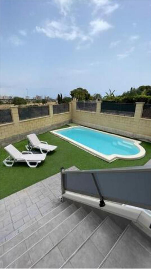 Piscina de Casa adosada de alquiler en Sant Joan d'Alacant con Jardín privado, Terraza y Trastero