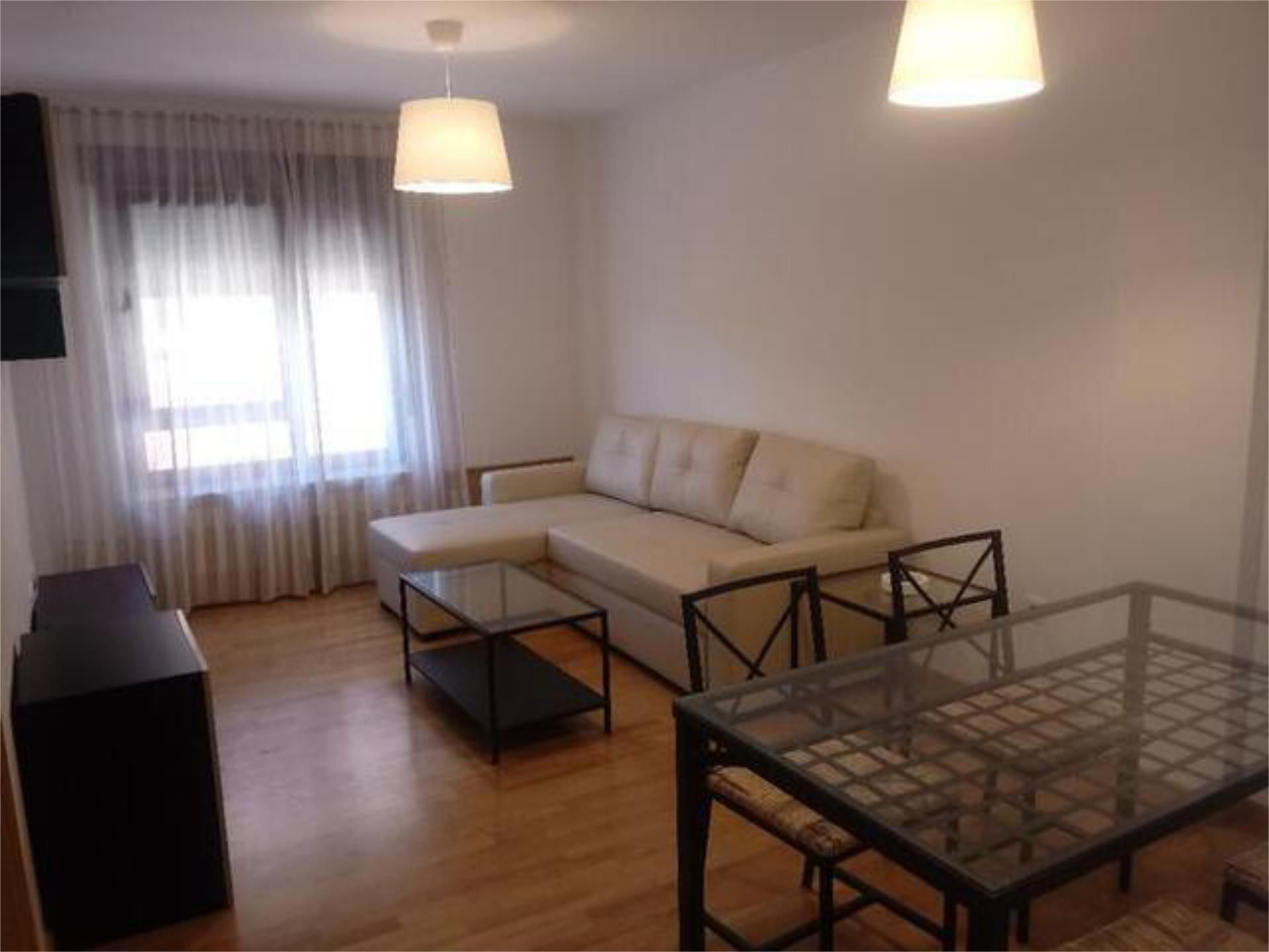 Sala de estar de Apartamento de alquiler en Valladolid Capital con Calefacción, Trastero y Amueblado