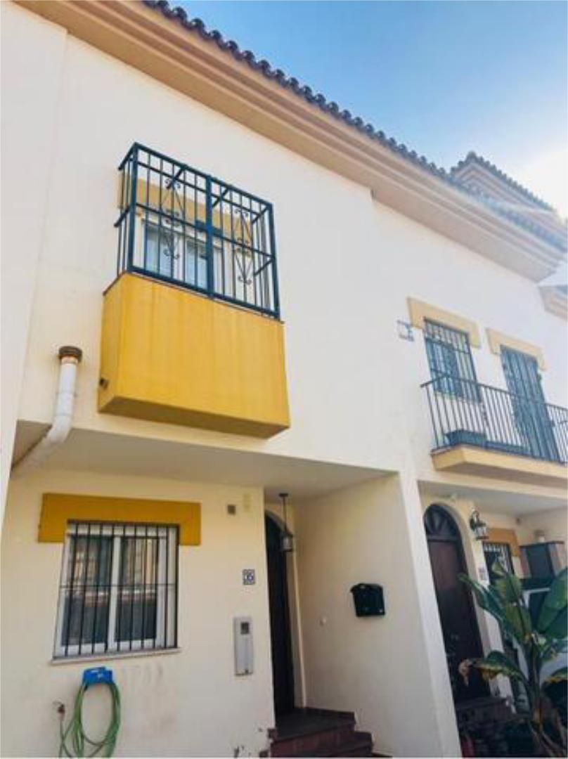 Exterior view of House or chalet for sale in Estepona  with Terrace and Swimming Pool