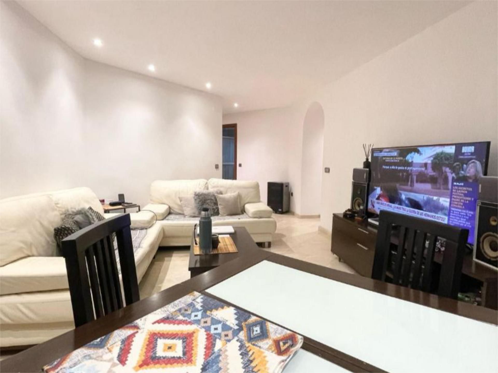 Sala d'estar de Pis en venda en Mijas amb Aire condicionat, Piscina i Balcó