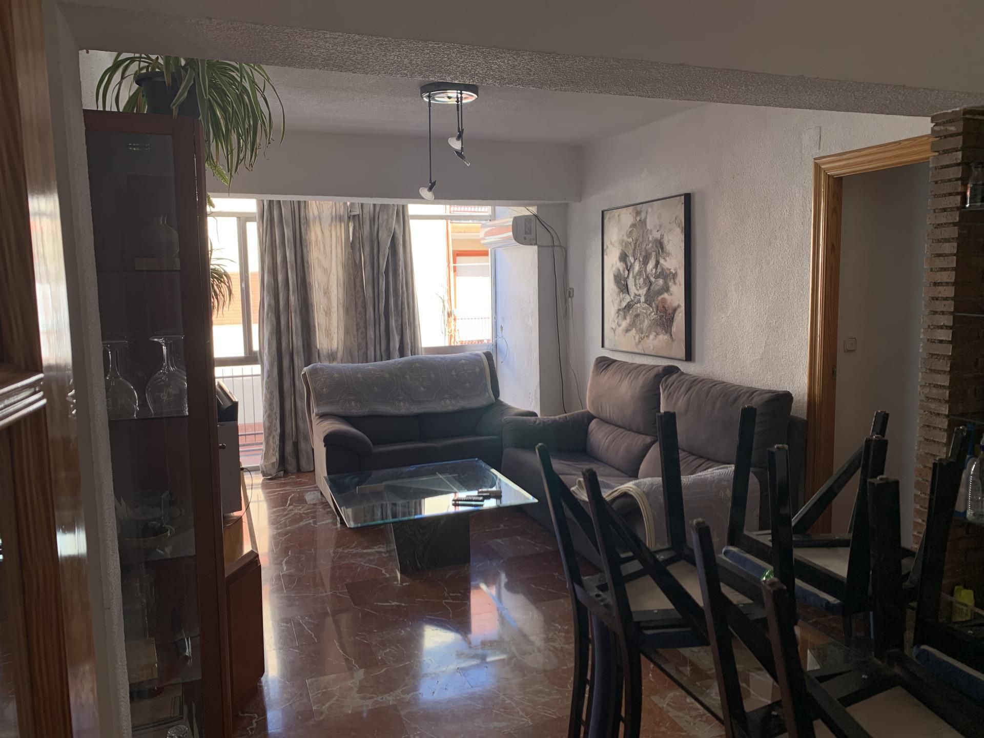 Sala d'estar de Pis per a compartir en  Granada Capital amb Aire condicionat i Moblat