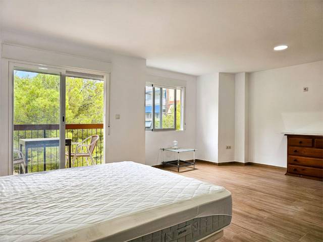 Piso en Alquiler en Calle Pintor Murillo, 57 en Campoamor