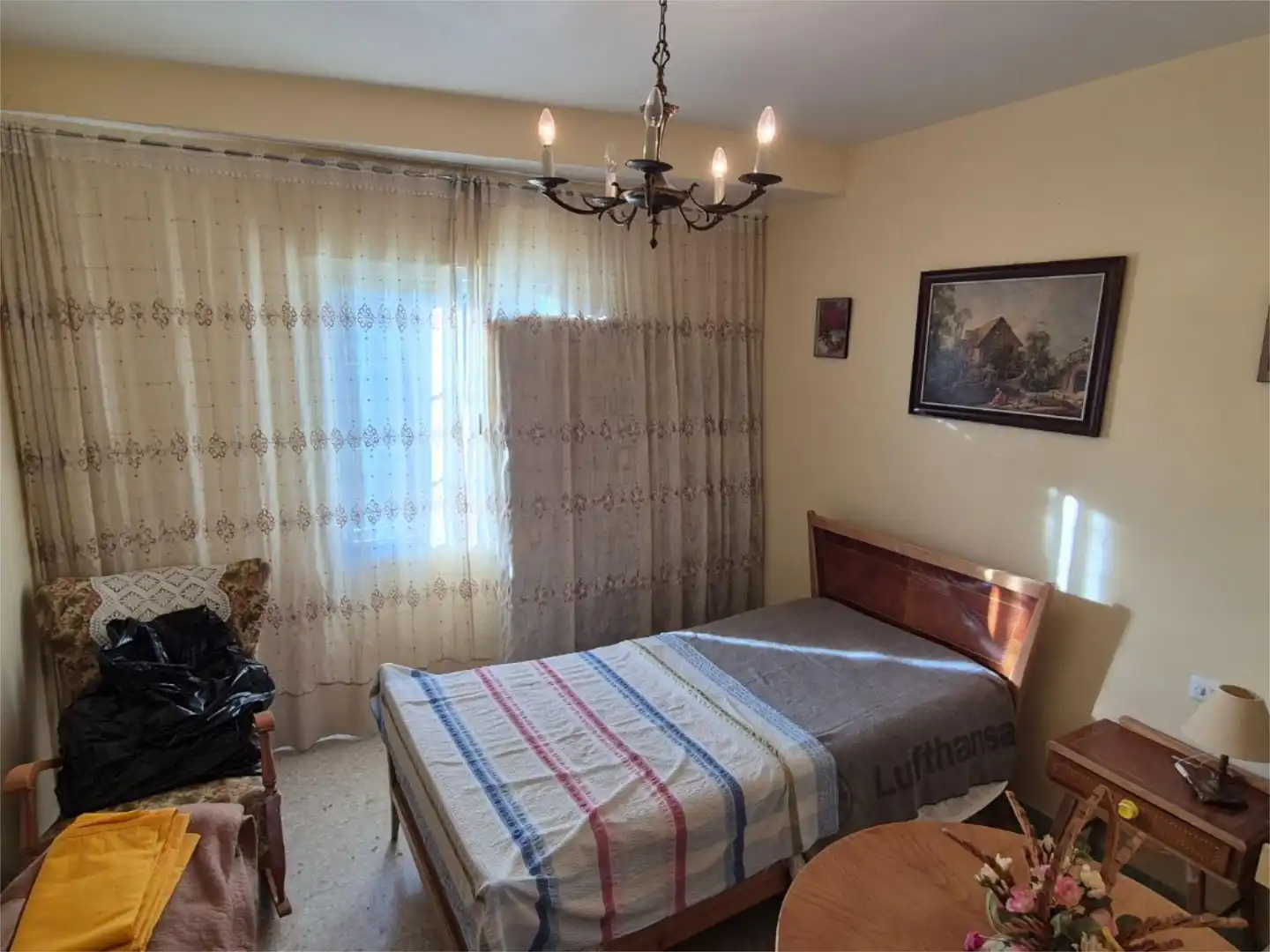 Casa o chalet en venta en Calle Isabel la Católica, 18, Landete Habitación de Casa o chalet en venta en Landete con Terraza y Balcón