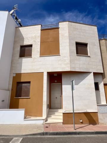 Piso en Alquiler en Calle la Carolina, 18 en San Juan de los Terreros