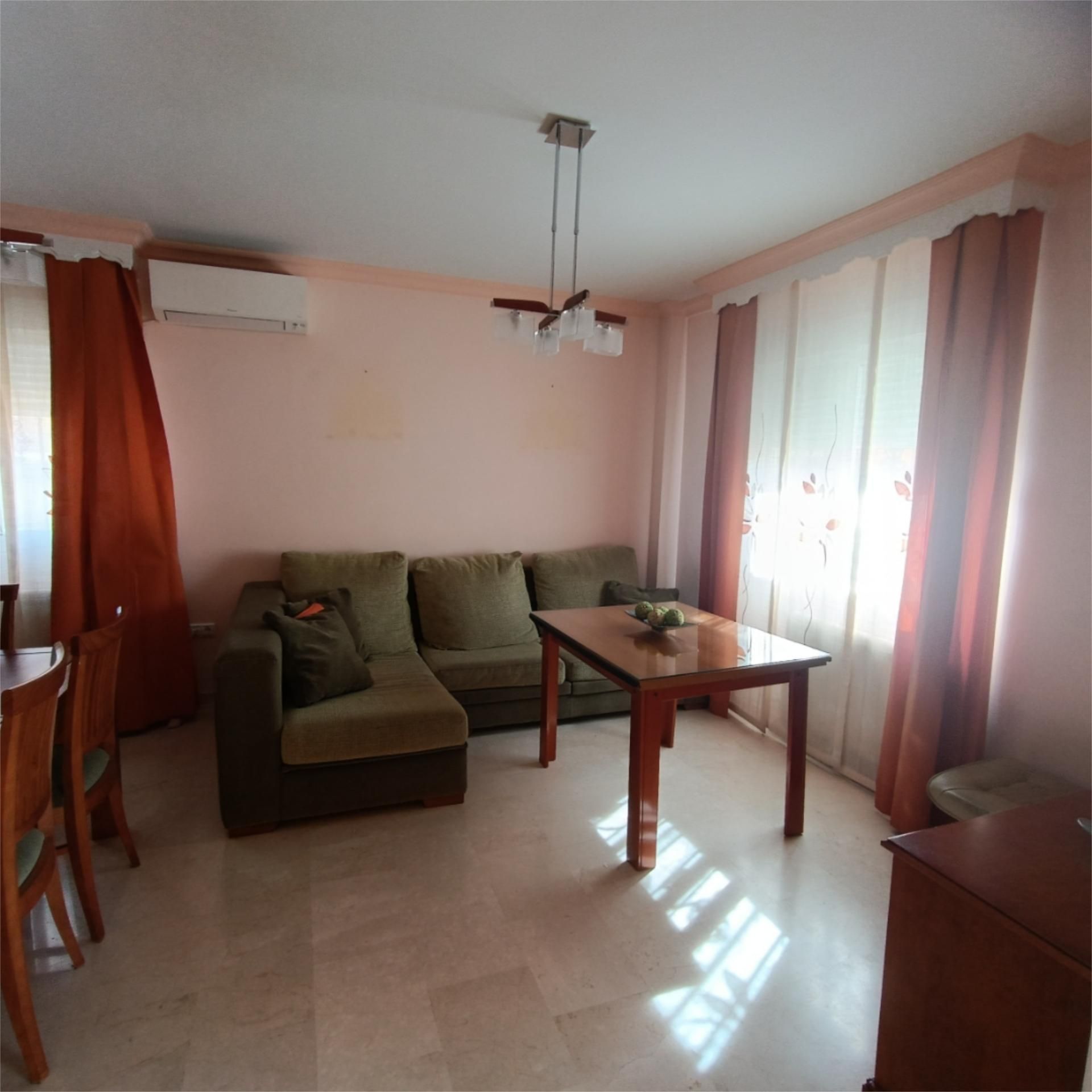 Sala de estar de Casa o chalet en venta en Jun con Aire acondicionado, Terraza y Balcón