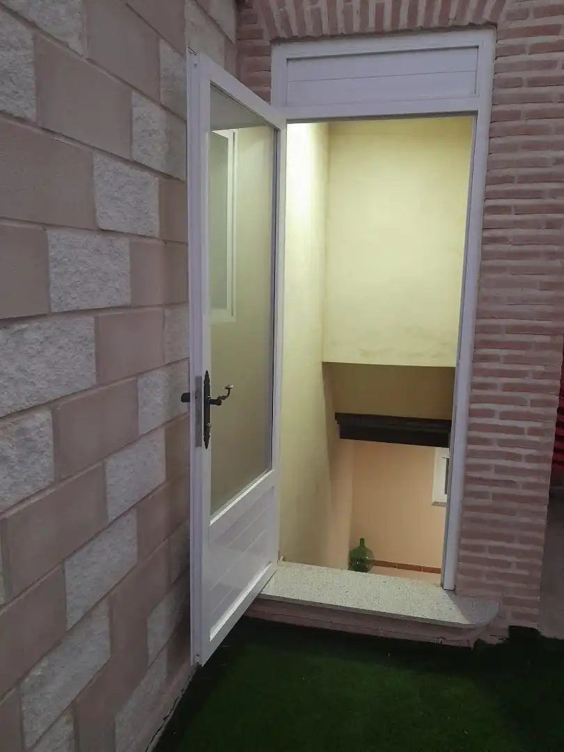 Einfamilien-Reihenhaus zum Verkauf in Calle del Polvillo, 14, Pozuelo de Calatrava Einfamilien-Reihenhaus zum Verkauf in Pozuelo de Calatrava mit Klimaanlage, Schwimmbad und Balkon