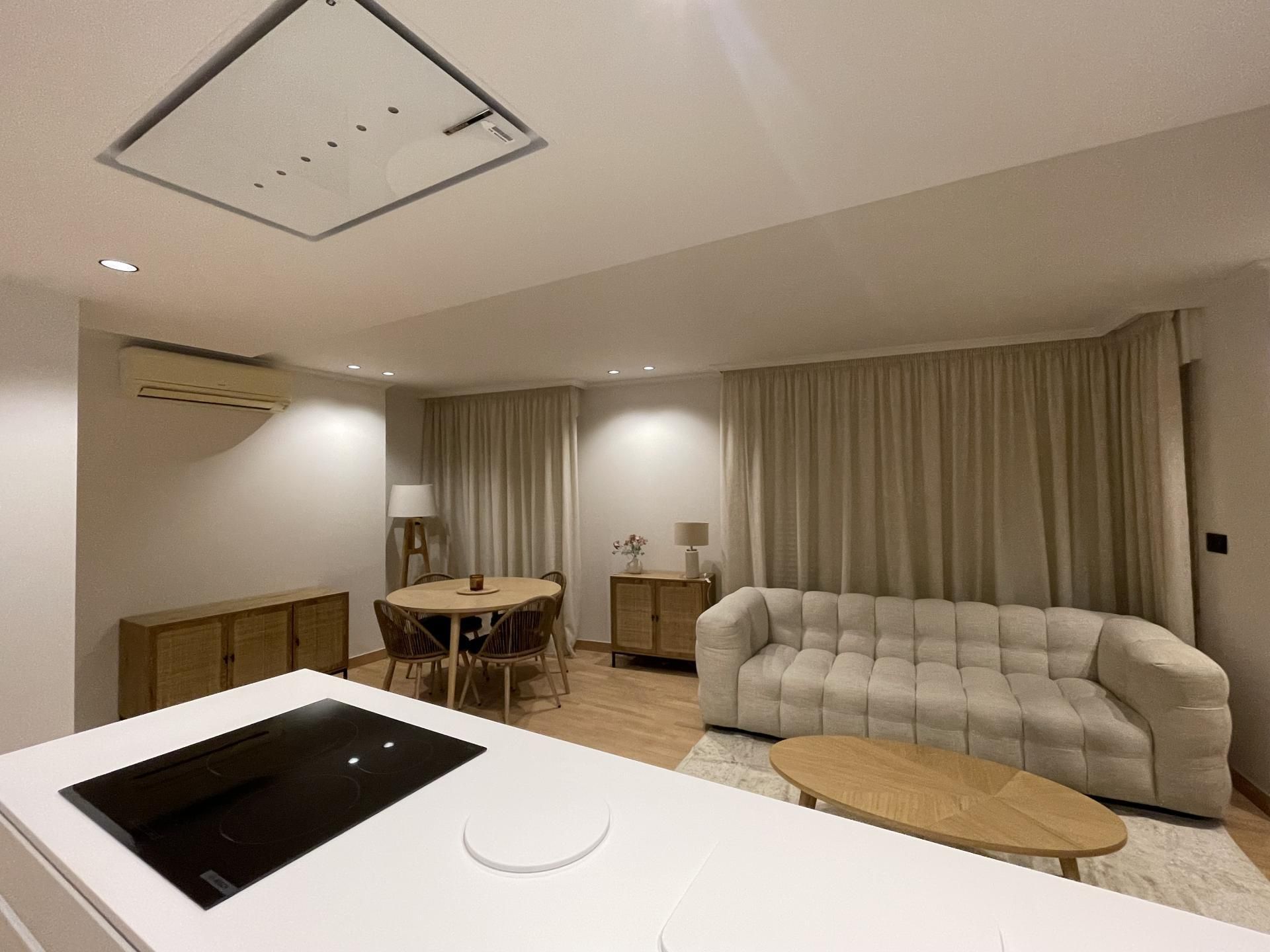 Sala d'estar de Pis de lloguer en Carballo amb Aire condicionat, Calefacció i Parquet