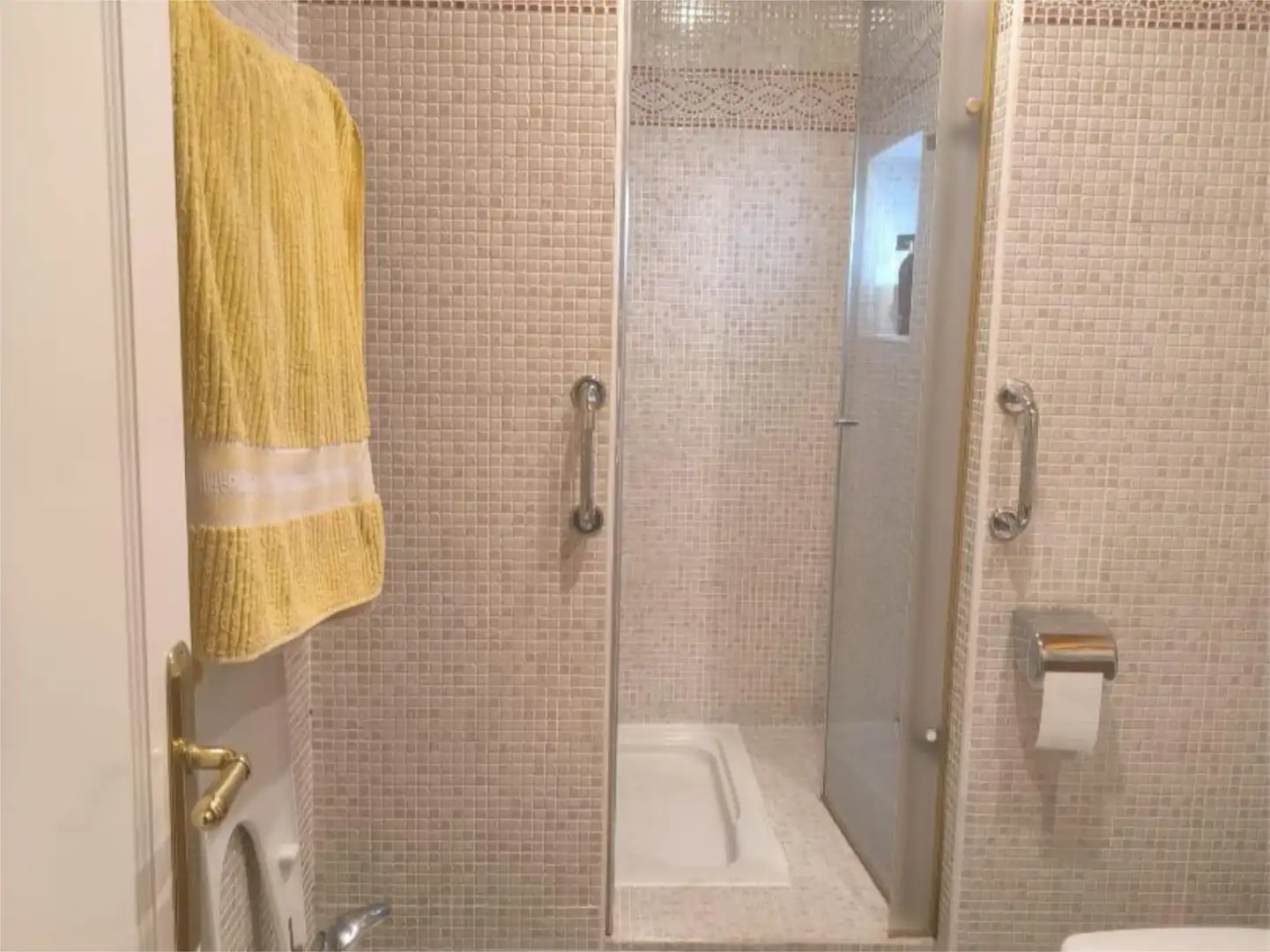 Flat for sale in El Monte Bathroom of Flat for sale in Torrelodones with Air Conditioner, Heating and Private garden