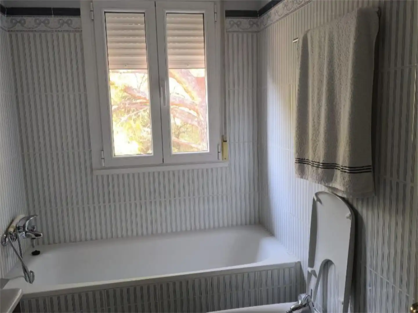 Flat for sale in El Monte Bathroom of Flat for sale in Torrelodones with Air Conditioner, Heating and Private garden